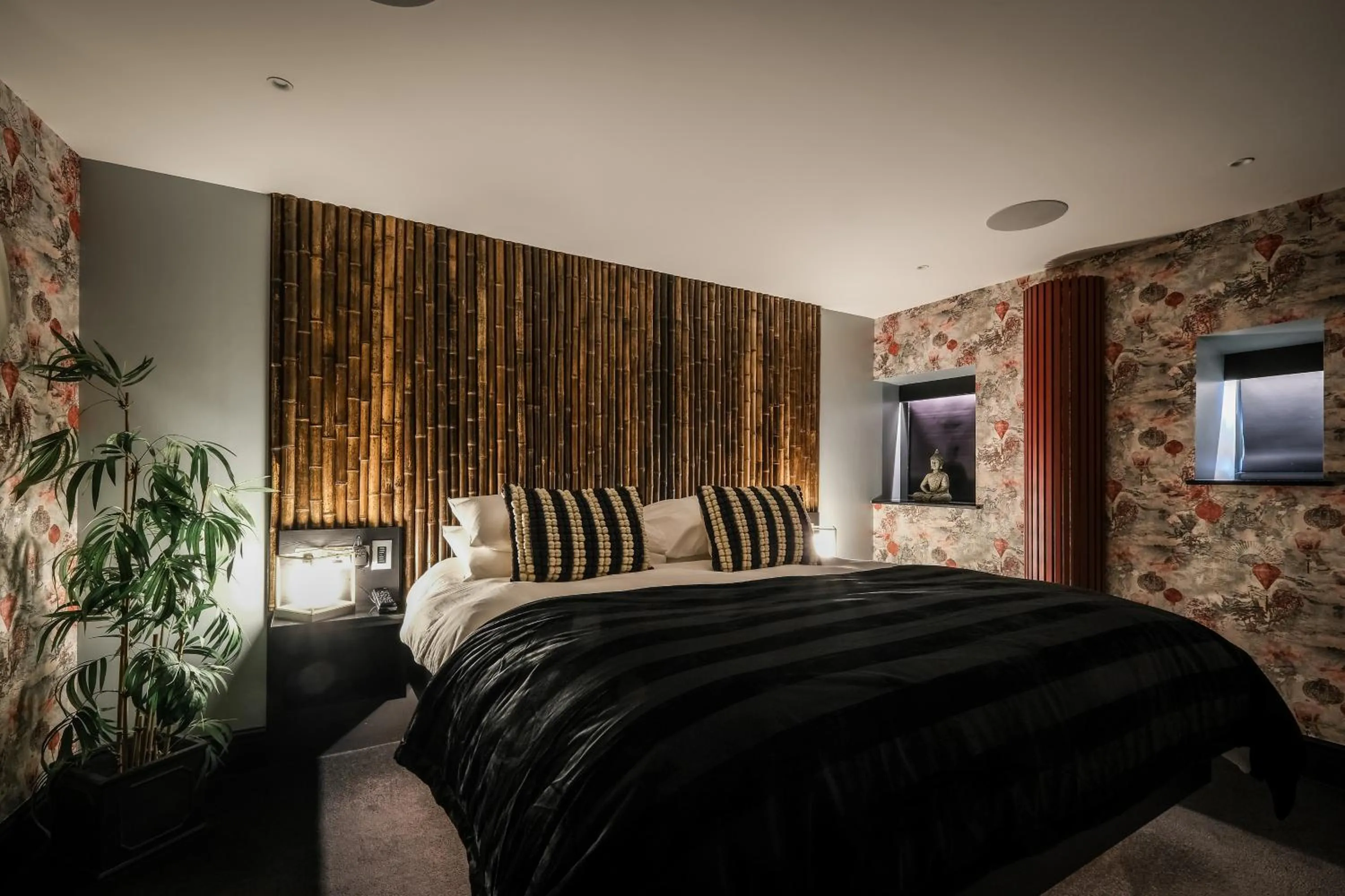 Bedroom, Bed in Absoluxe Suites