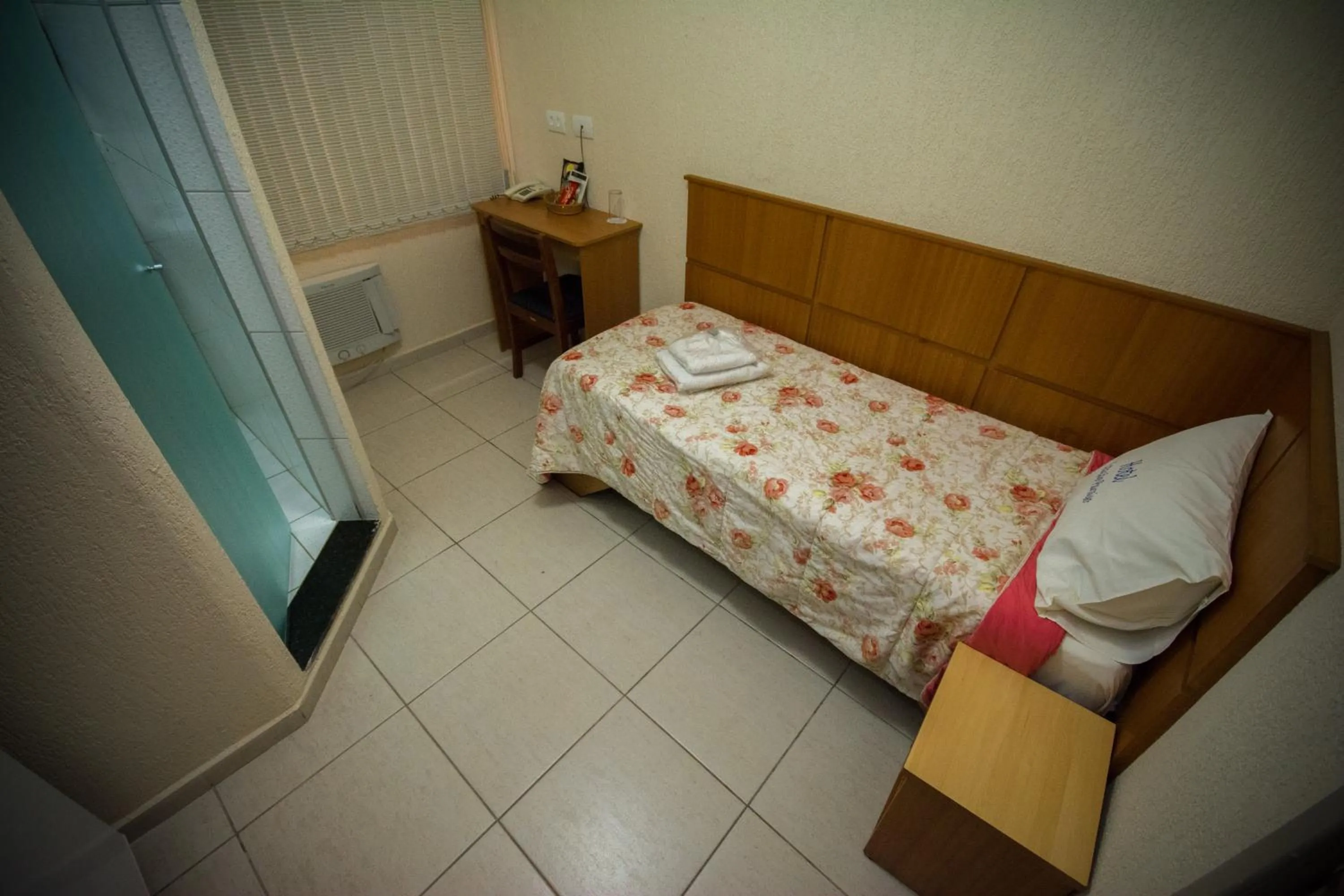 Photo of the whole room, Bed in Hotel Estação Paraíso - ao lado do Metrô Paraíso e 600m da Av Paulista