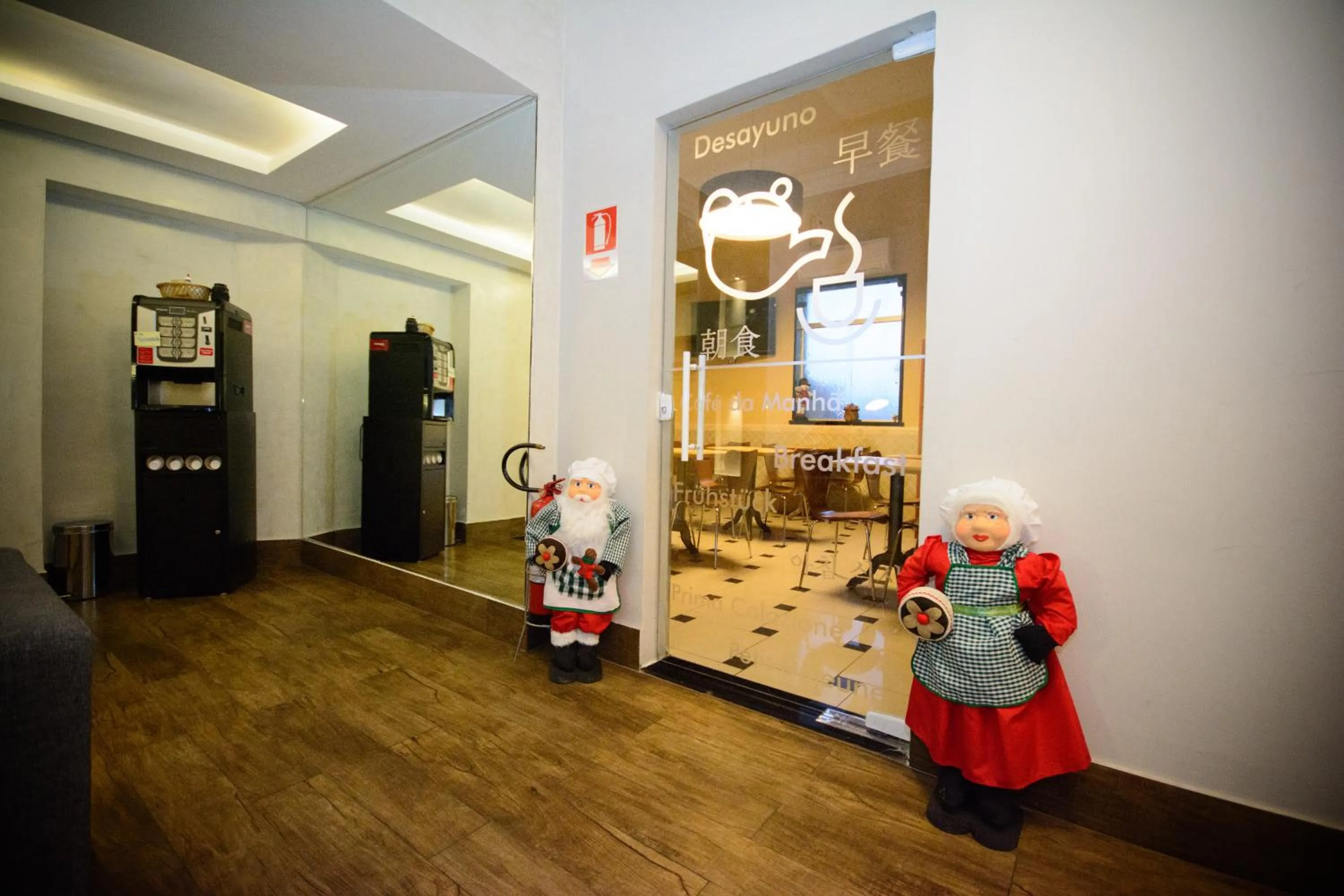 Communal lounge/ TV room in Hotel Estação Paraíso - ao lado do Metrô Paraíso e 600m da Av Paulista