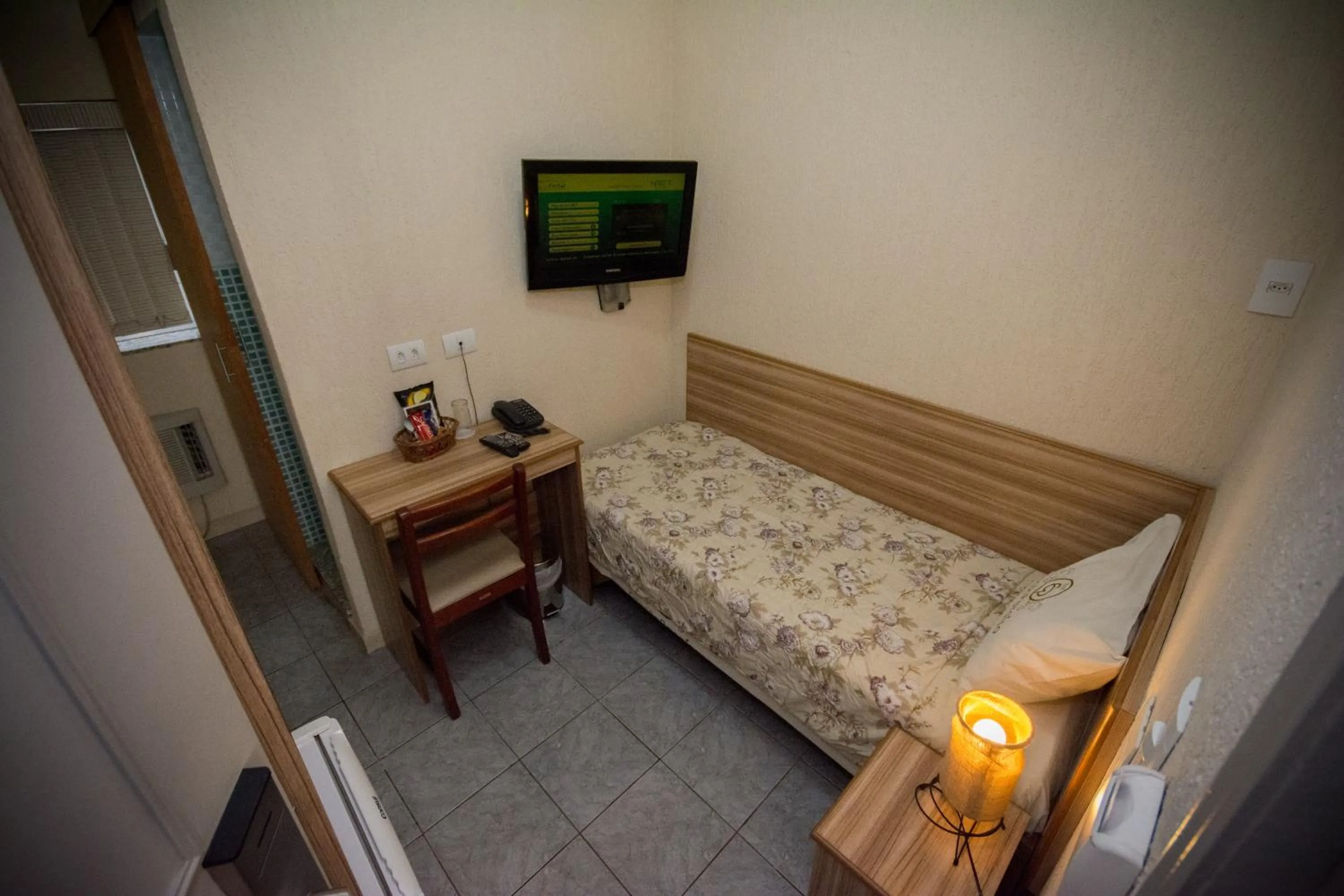 Photo of the whole room, Bed in Hotel Estação Paraíso - ao lado do Metrô Paraíso e 600m da Av Paulista