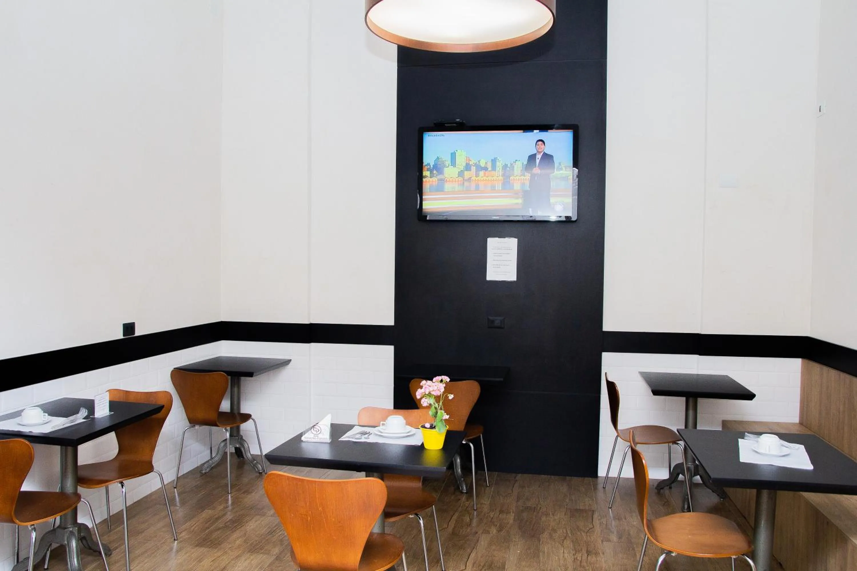 Breakfast in Hotel Estação Paraíso - ao lado do Metrô Paraíso e 600m da Av Paulista