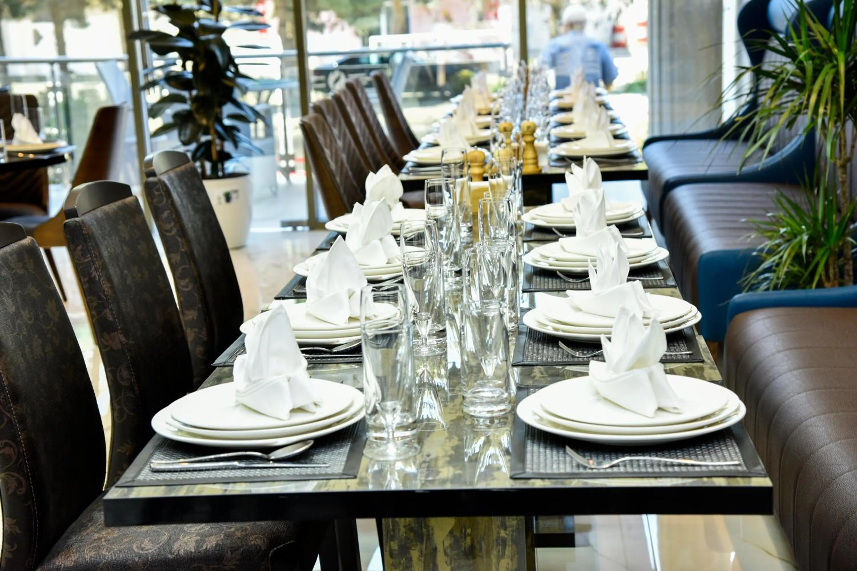 Restaurant/places to eat in Supreme Hotel Baku