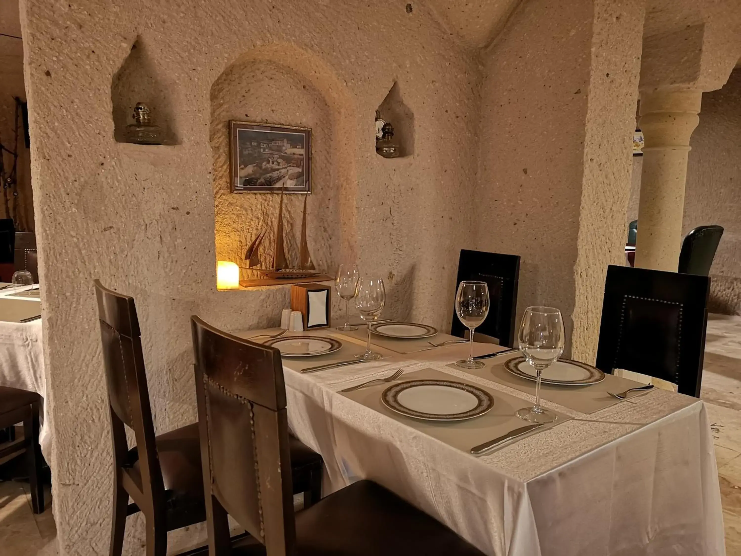 Restaurant/places to eat in Hermes Cave Hotel Restaurant/places to eat in Hermes Cave Hotel