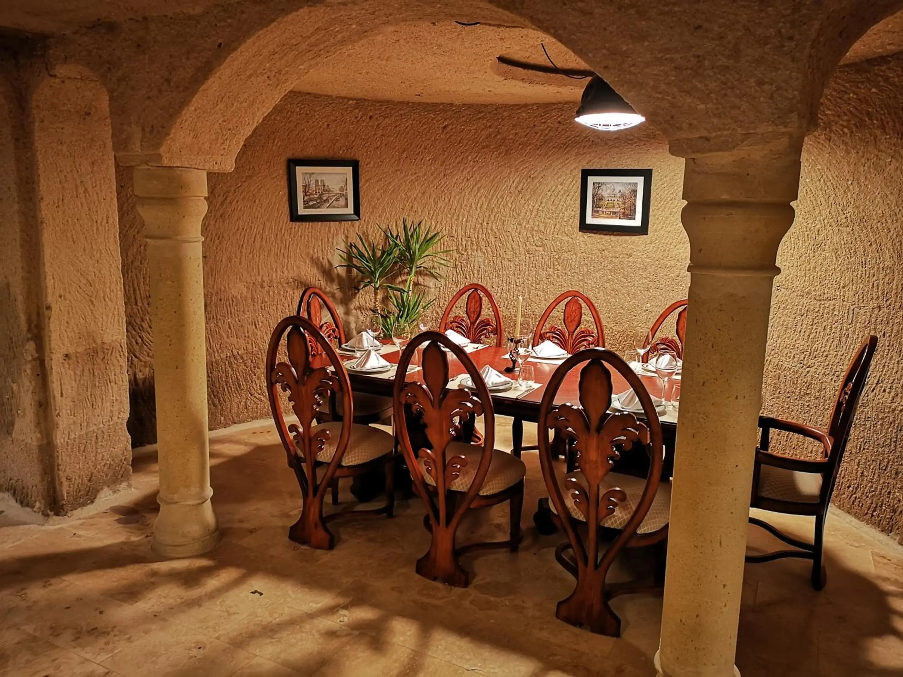 Restaurant/places to eat in Hermes Cave Hotel Restaurant/places to eat in Hermes Cave Hotel
