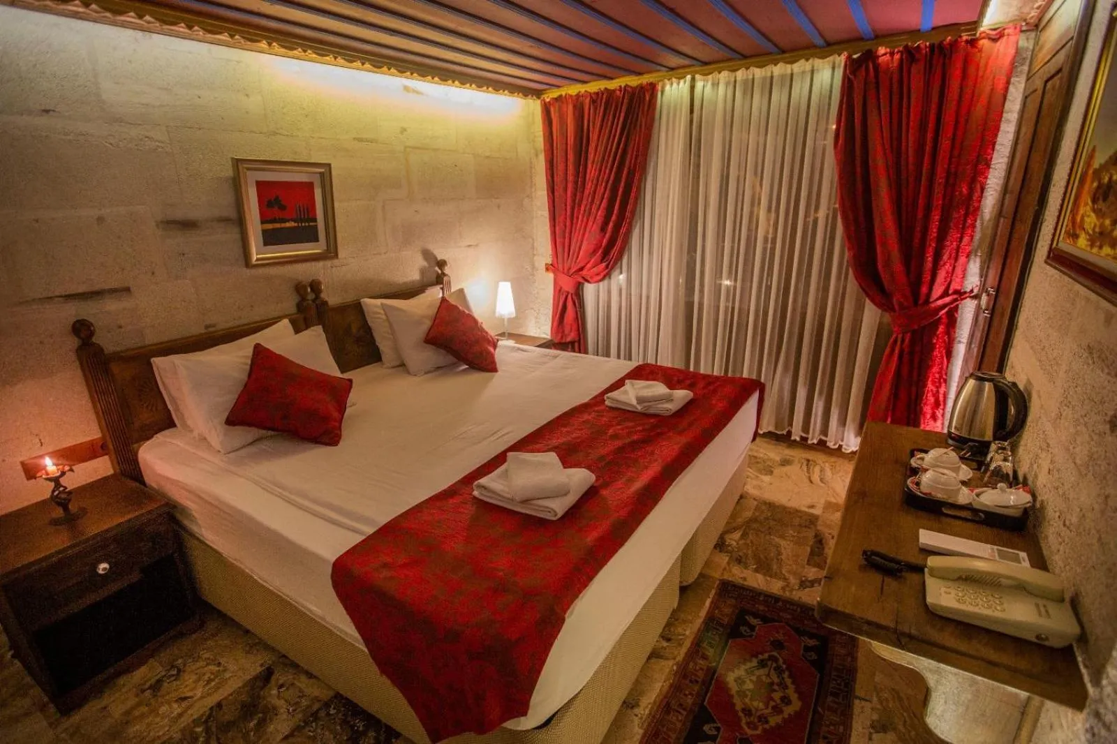 Photo of the whole room in Hermes Cave Hotel