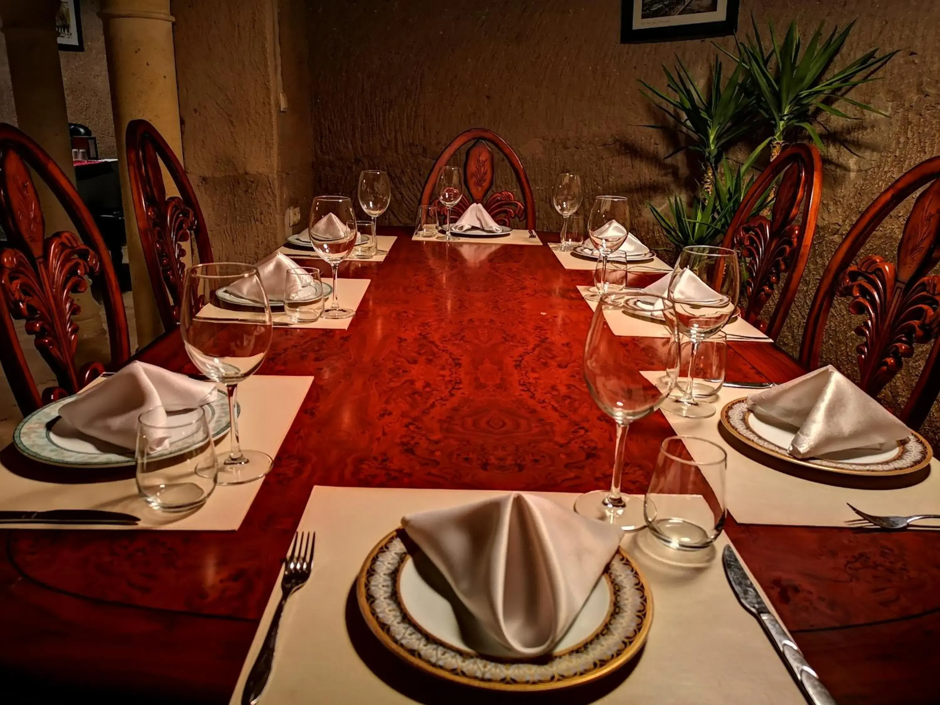 Restaurant/places to eat in Hermes Cave Hotel Restaurant/places to eat in Hermes Cave Hotel