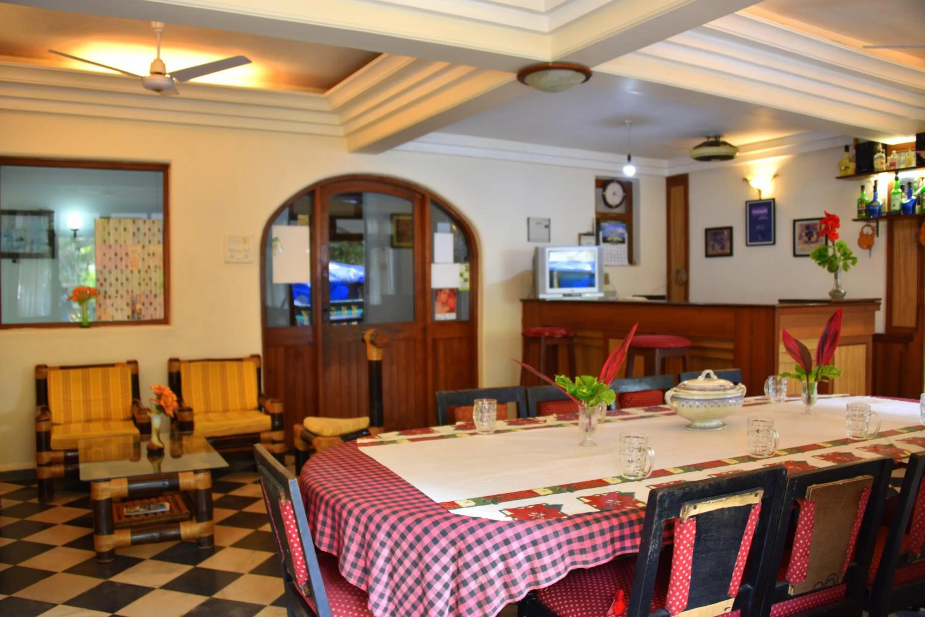Restaurant/places to eat in Hotel Kismat Mahal