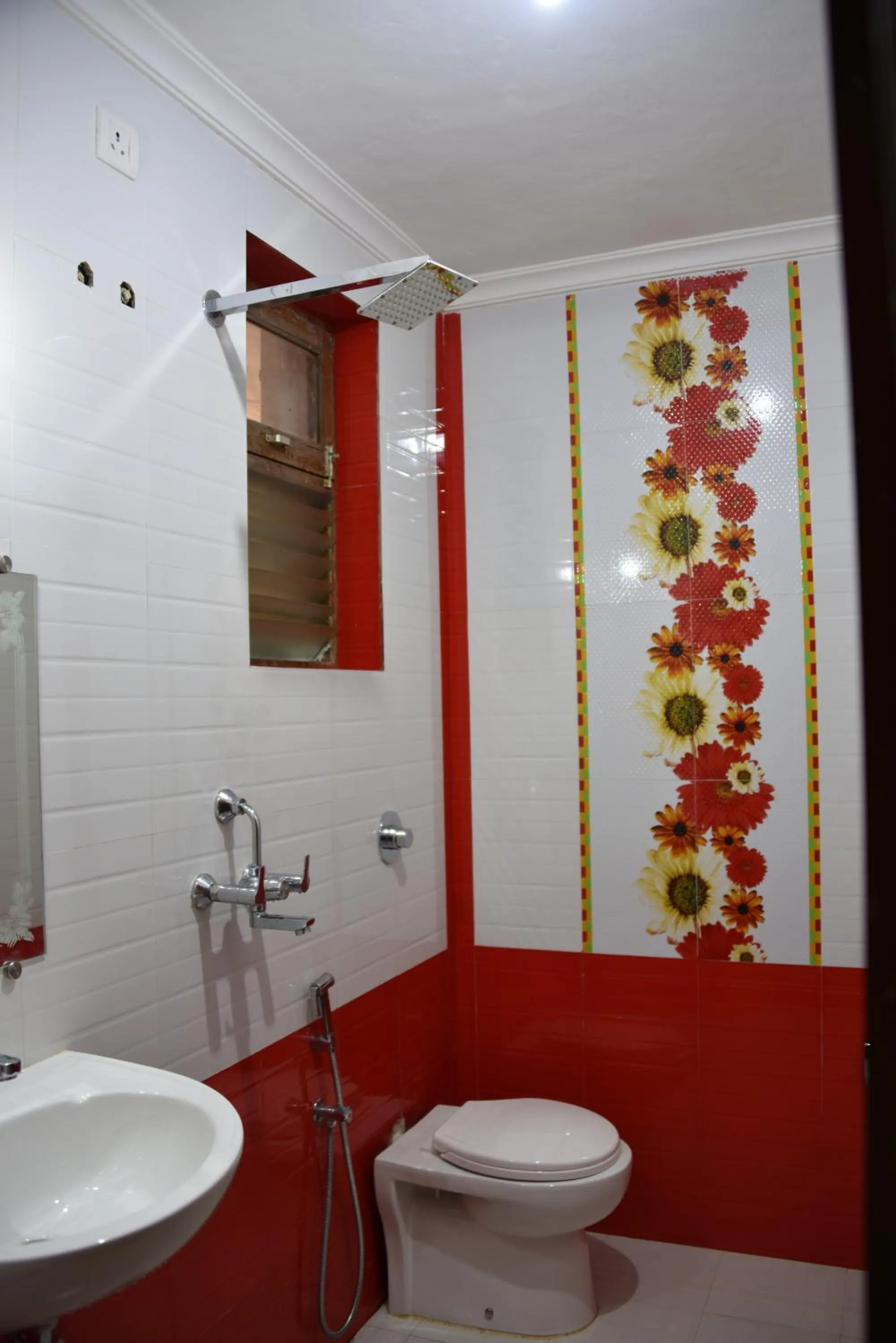 Shower in Hotel Kismat Mahal