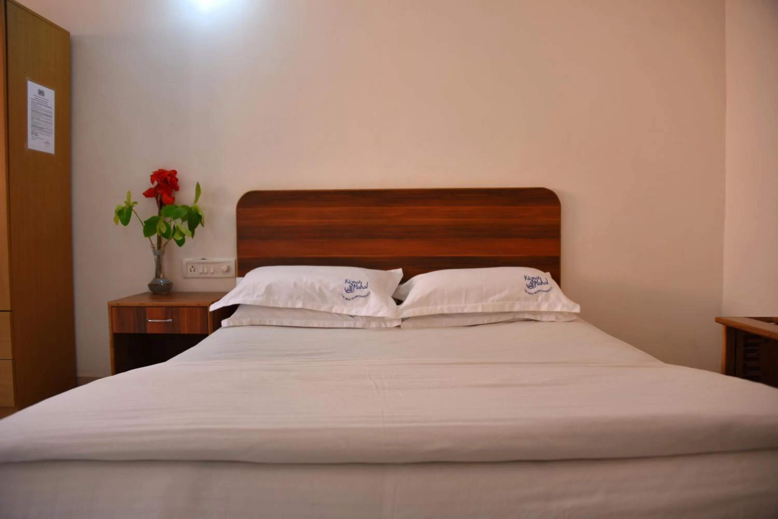 Bed in Hotel Kismat Mahal