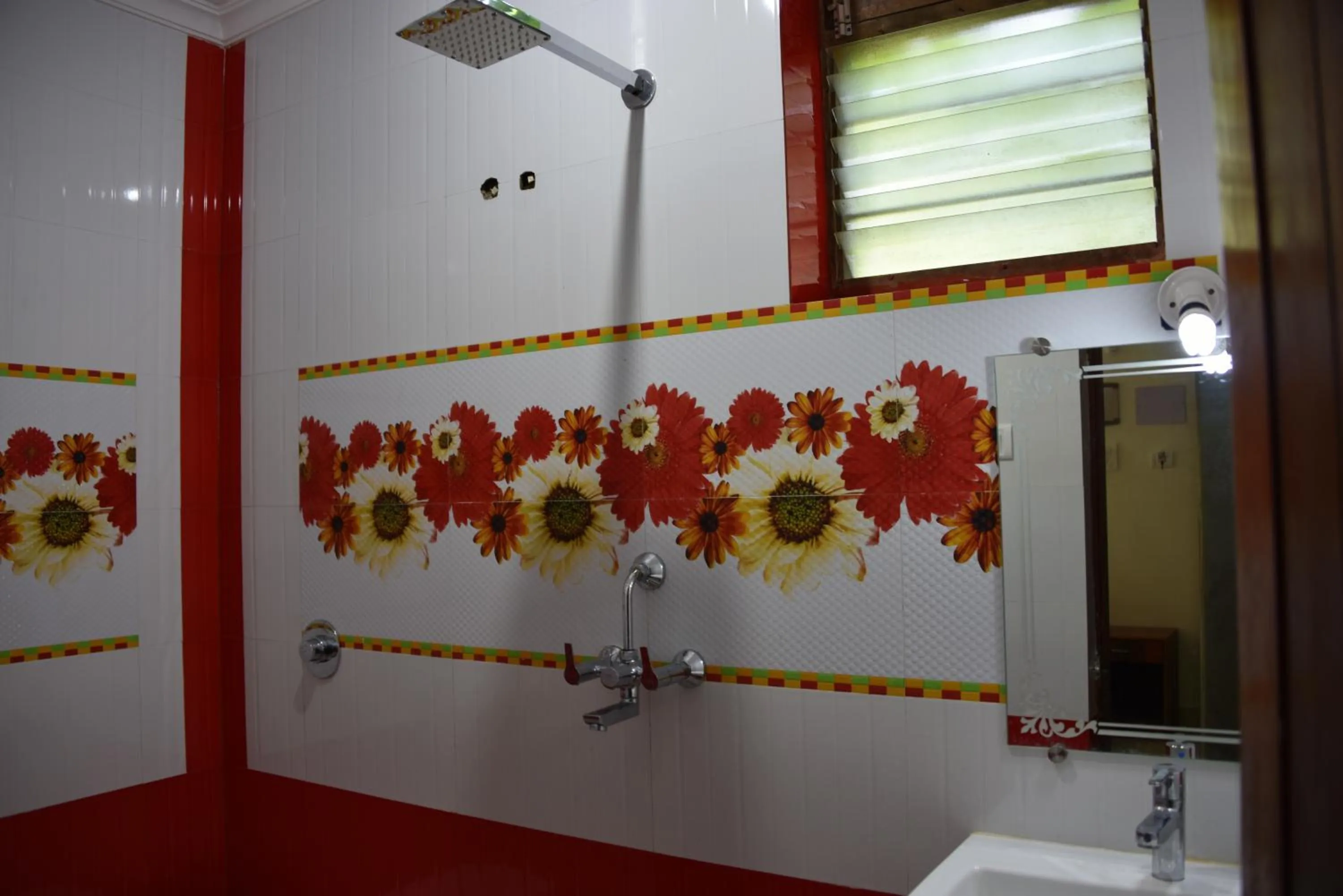 Shower in Hotel Kismat Mahal