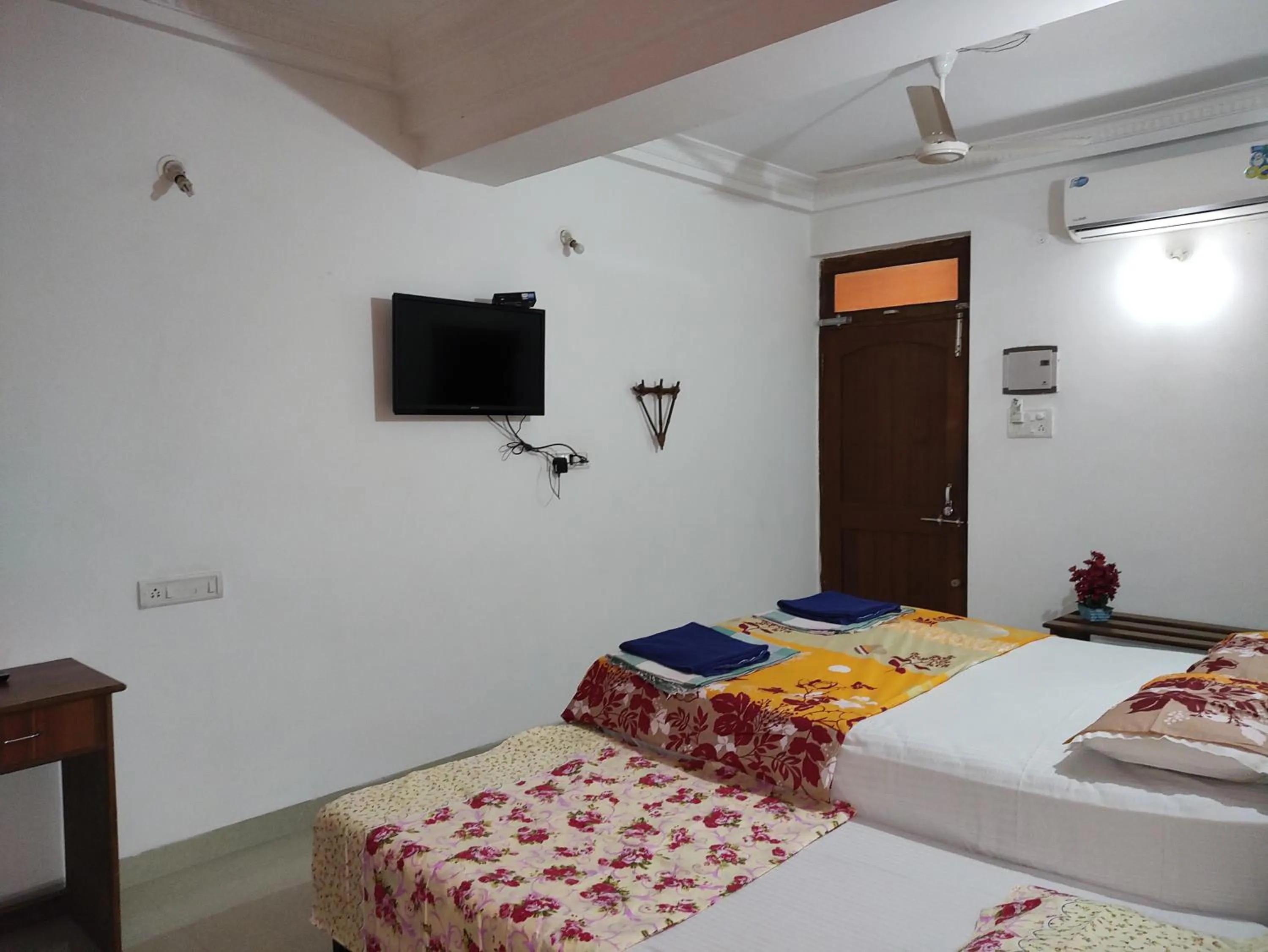 Bed in Hotel Kismat Mahal