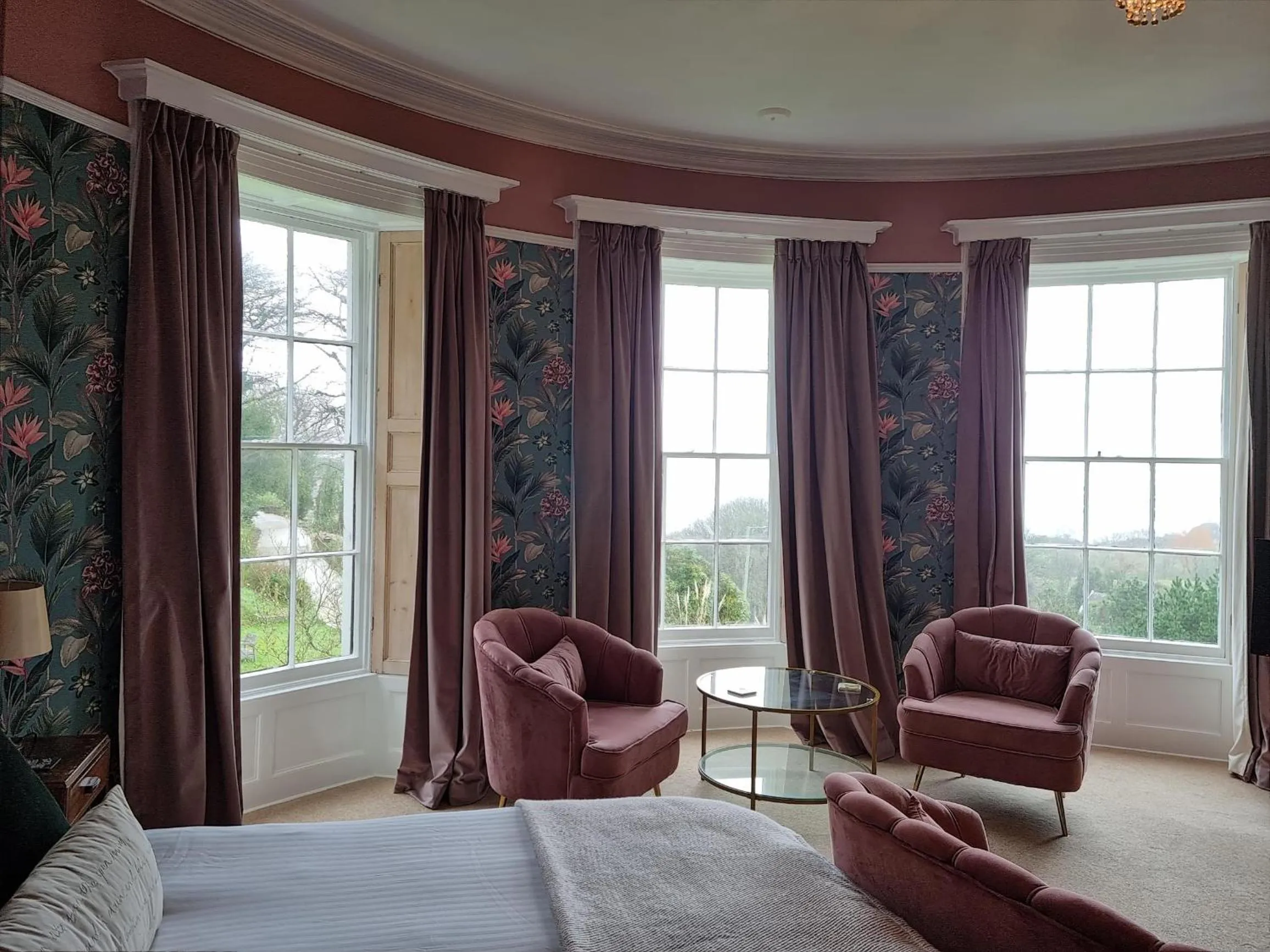 Seating area, Bed in Laston House