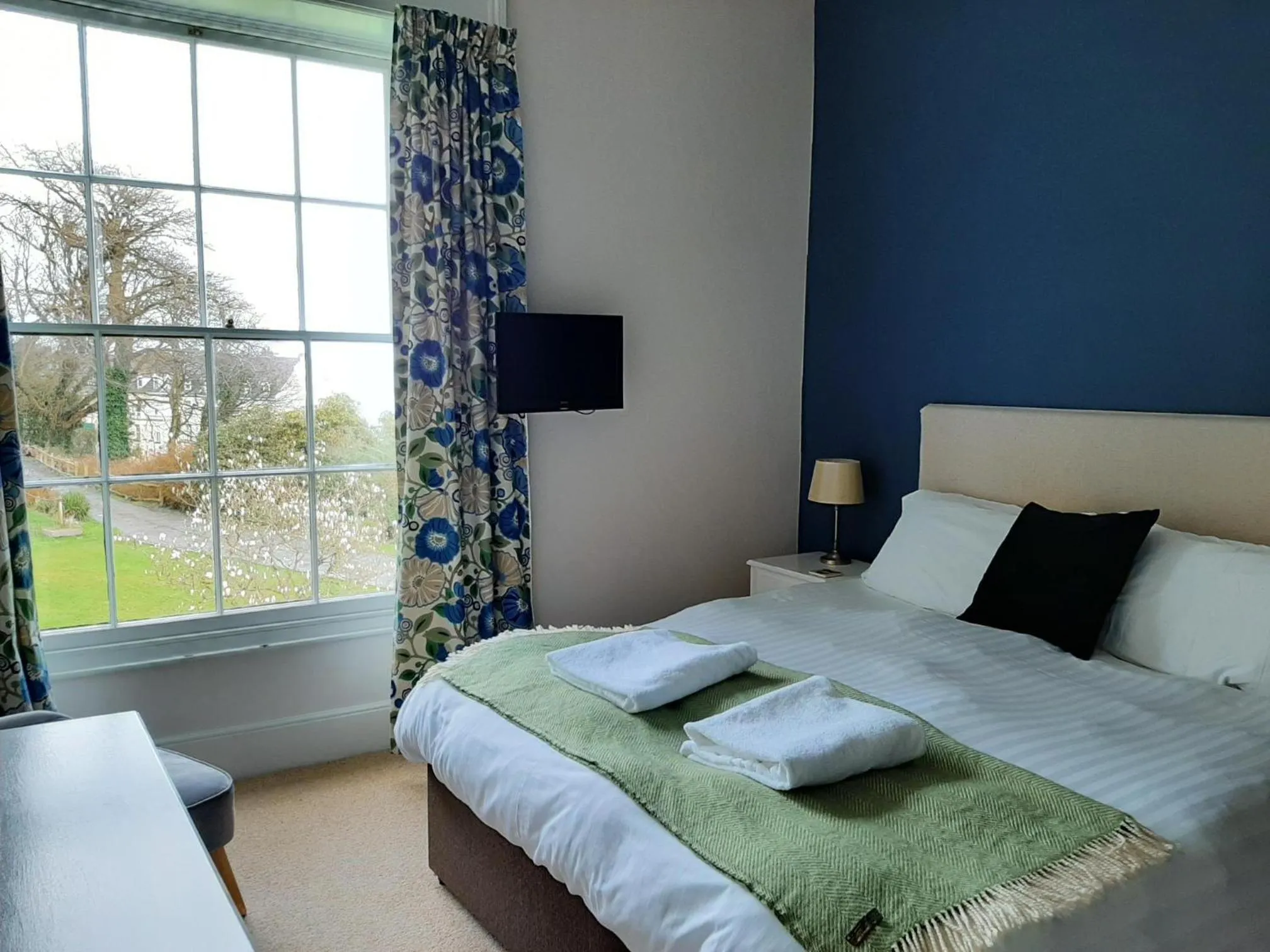 Garden view, Bed in Laston House