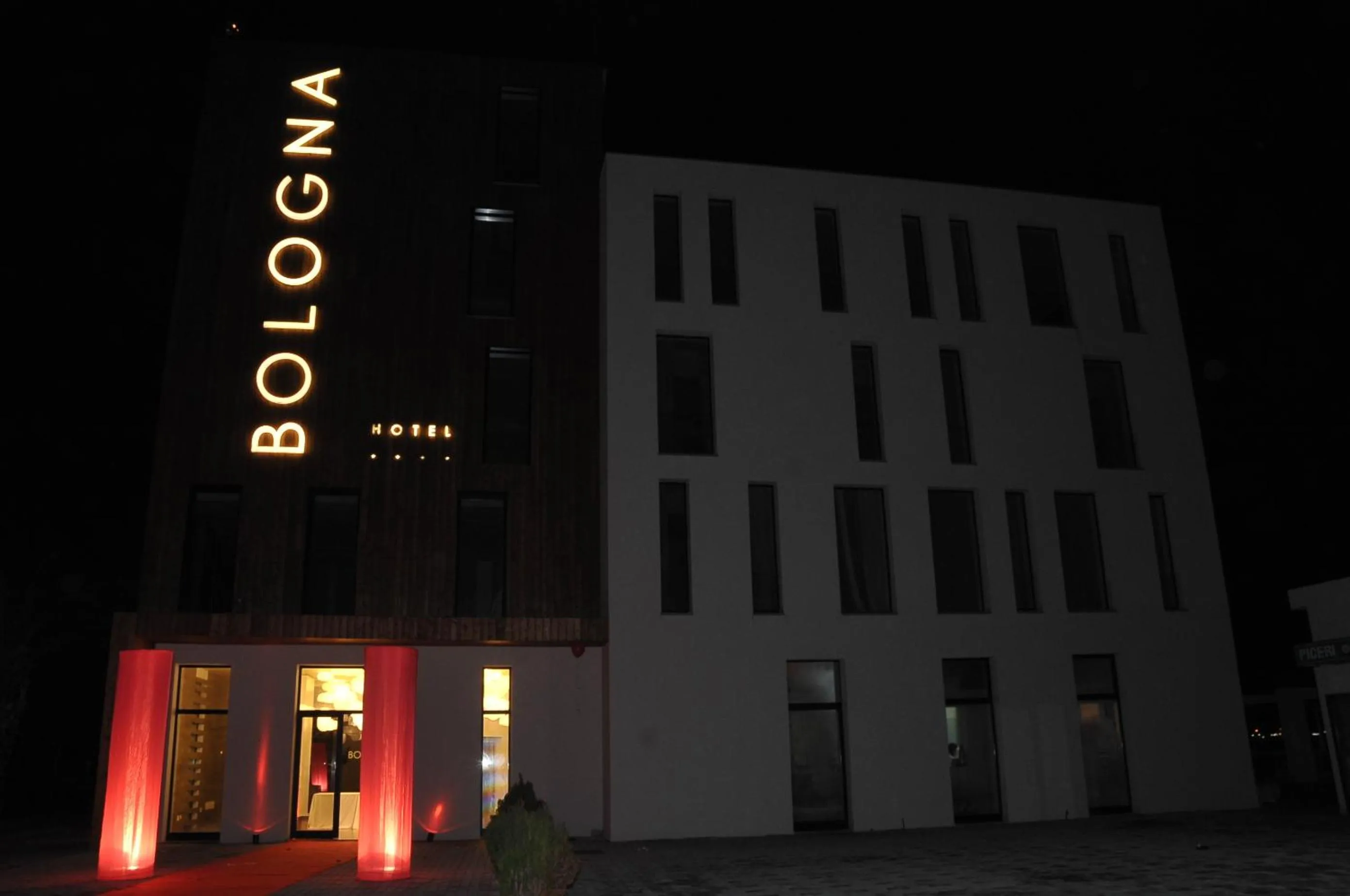 Facade/entrance in Hotel Bologna
