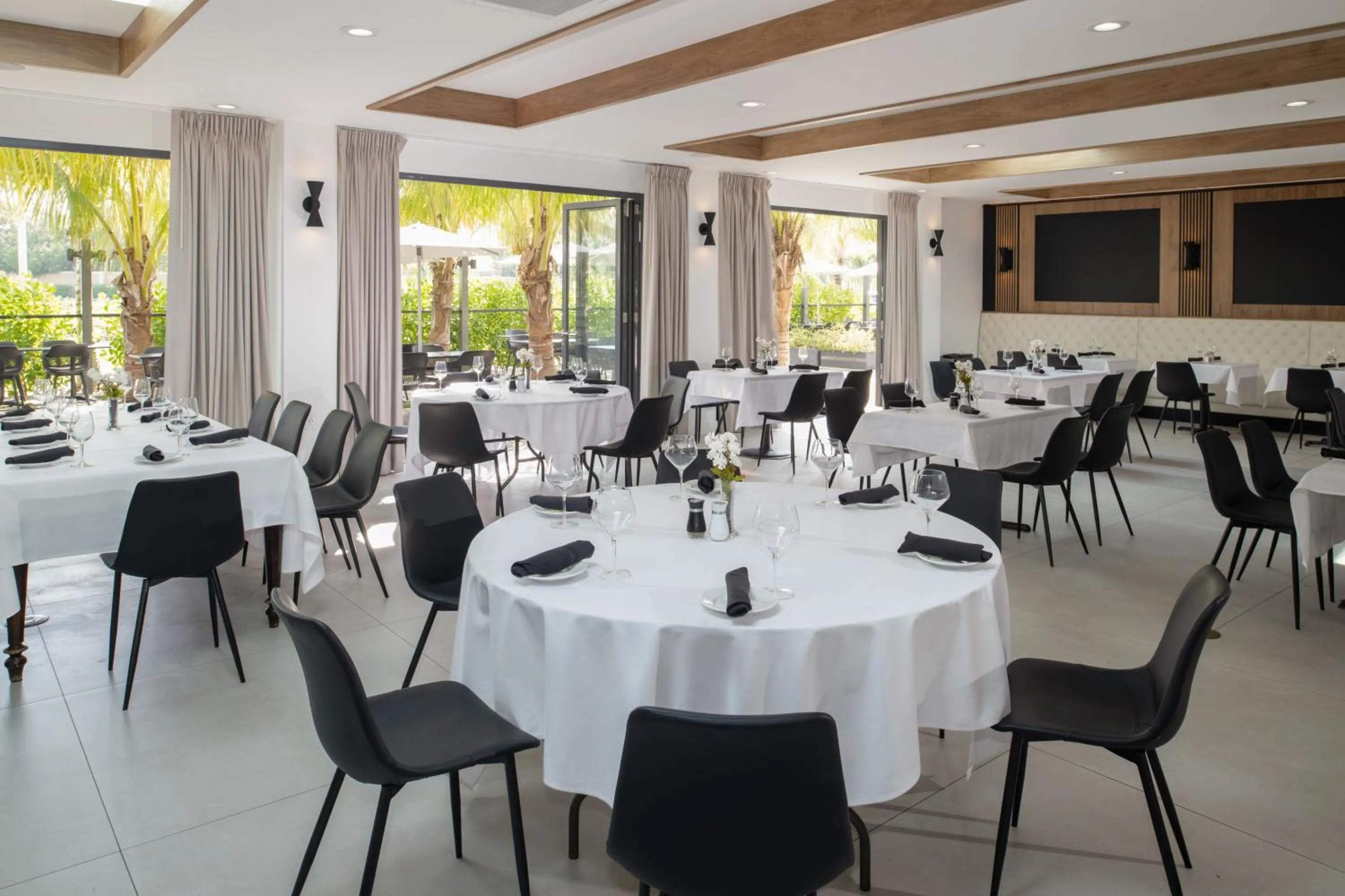 Dining area in Casey Key Resorts - Mainland