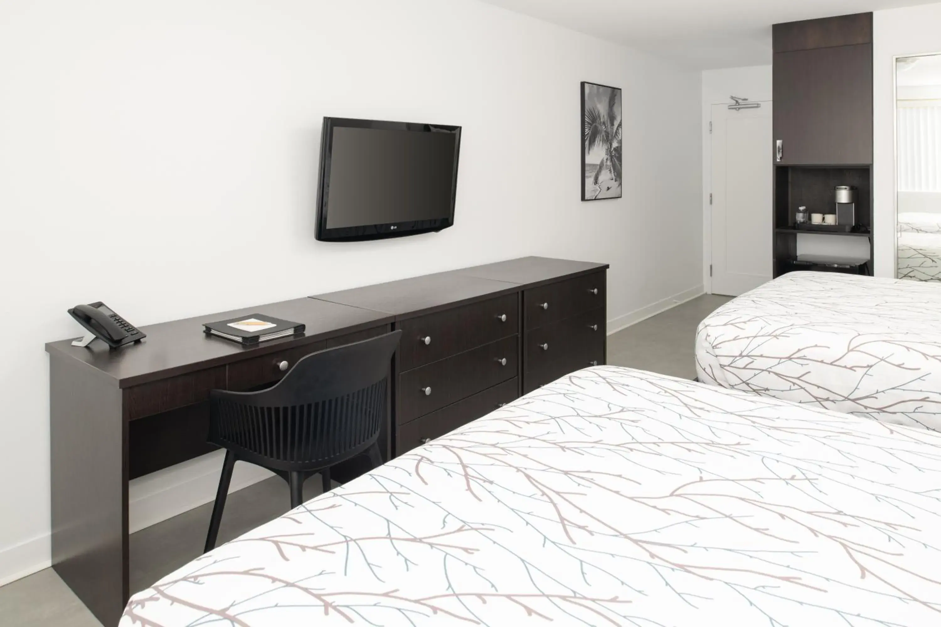 Standard Double Queen Room in Casey Key Resorts - Mainland Standard Double Queen Room in Casey Key Resorts - Mainland