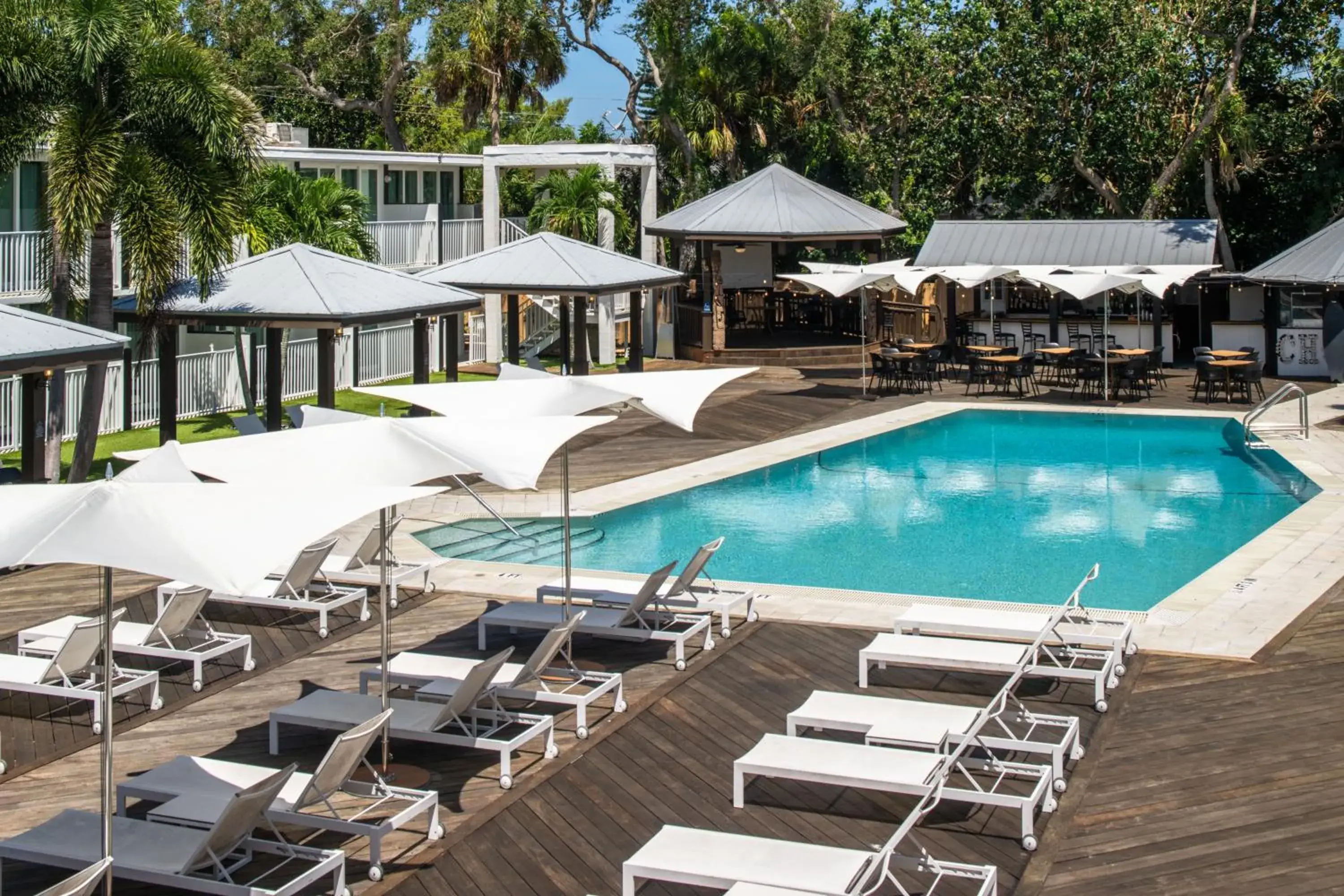 Swimming pool in Casey Key Resorts - Mainland Swimming pool in Casey Key Resorts - Mainland