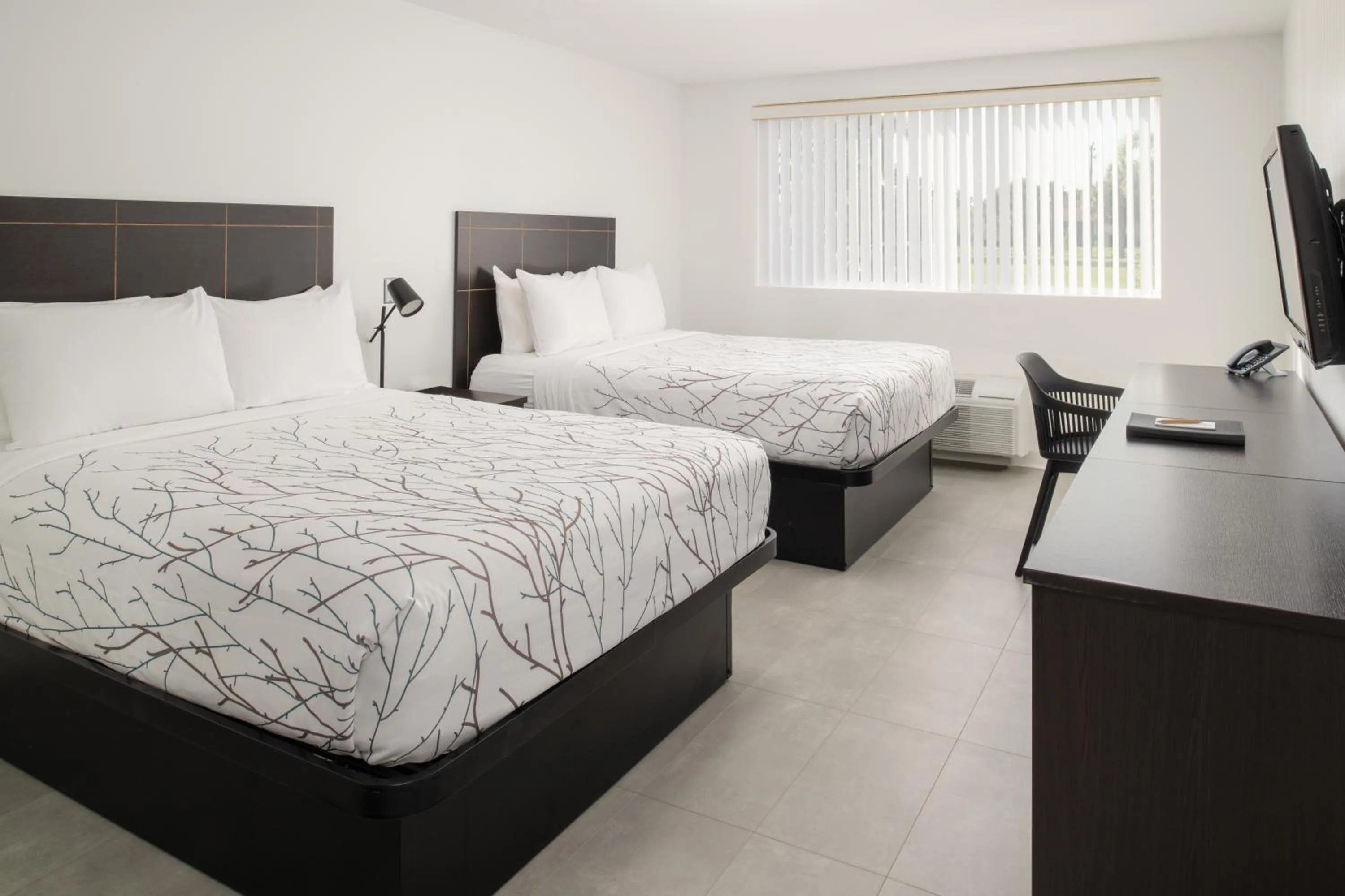 Bedroom, Bed in Casey Key Resorts - Mainland