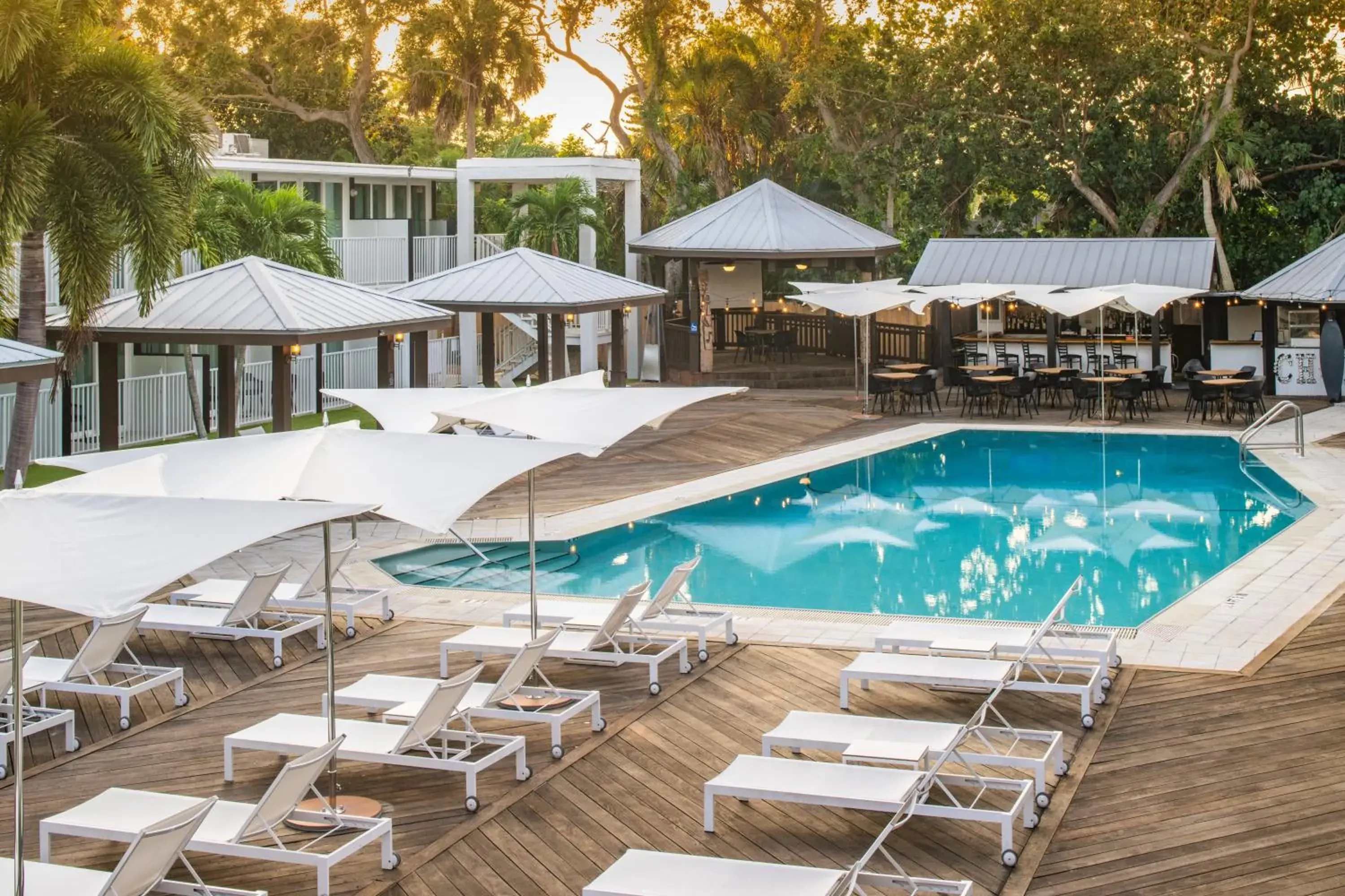 Swimming pool in Casey Key Resorts - Mainland Swimming pool in Casey Key Resorts - Mainland