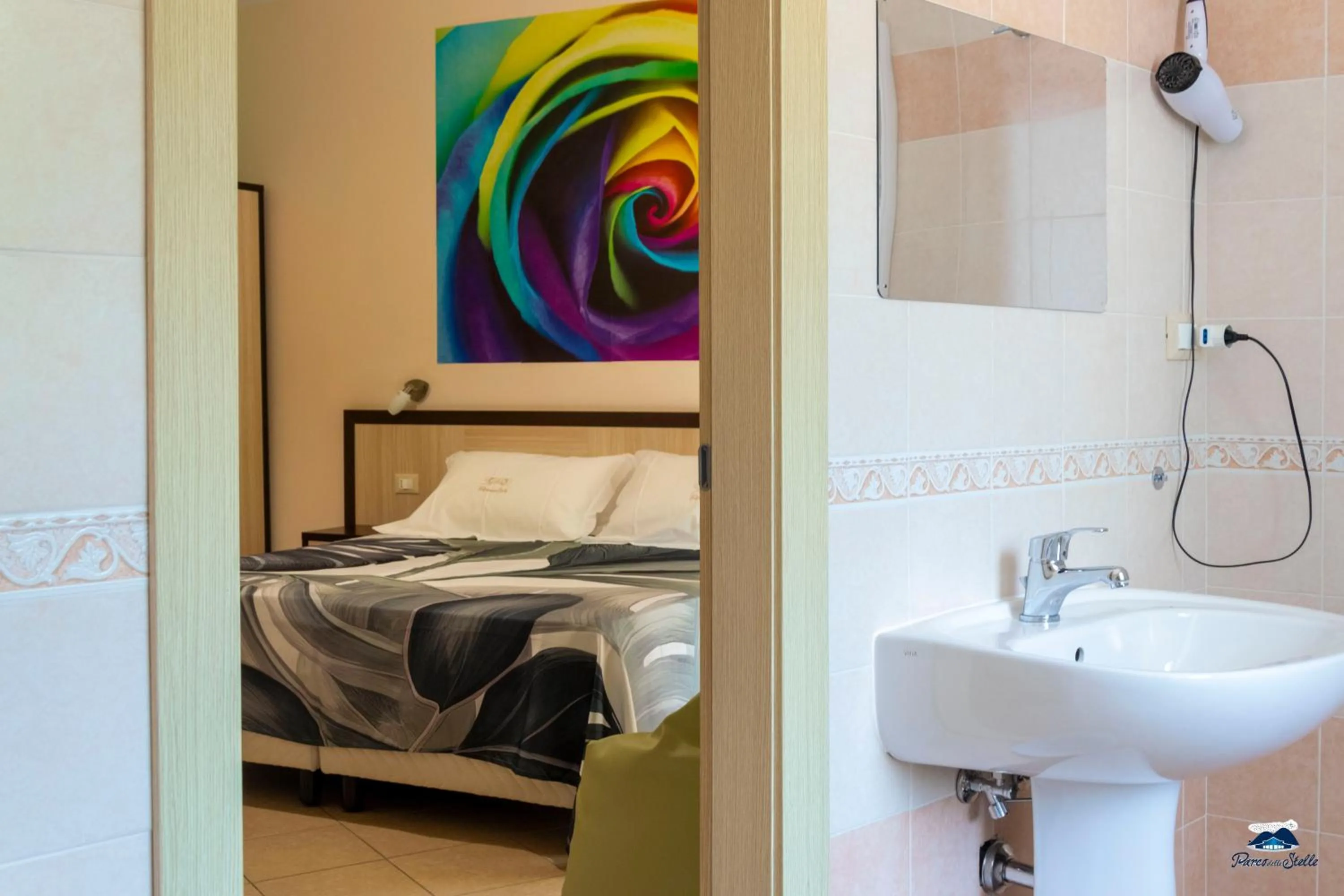 Shower, Bed in PARCO DELLE STELLE