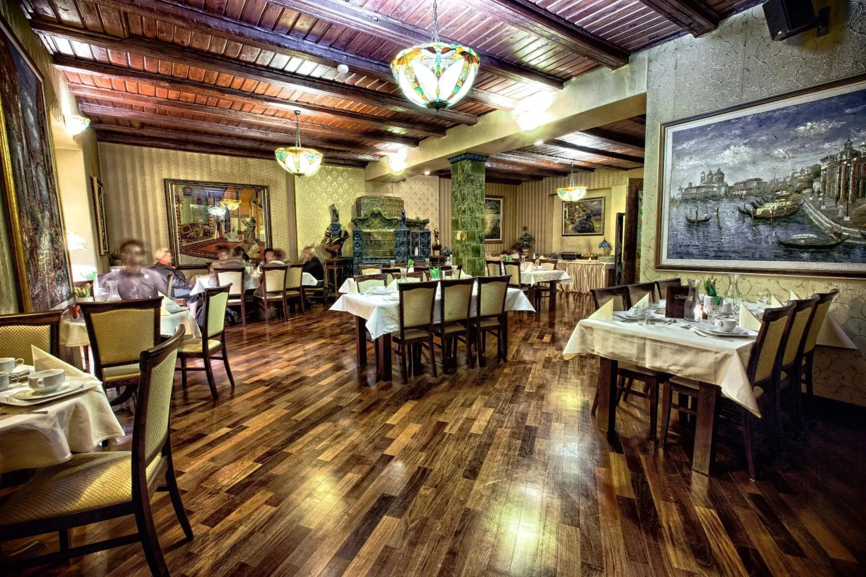 Restaurant/places to eat in Gaja Restaurant/places to eat in Gaja