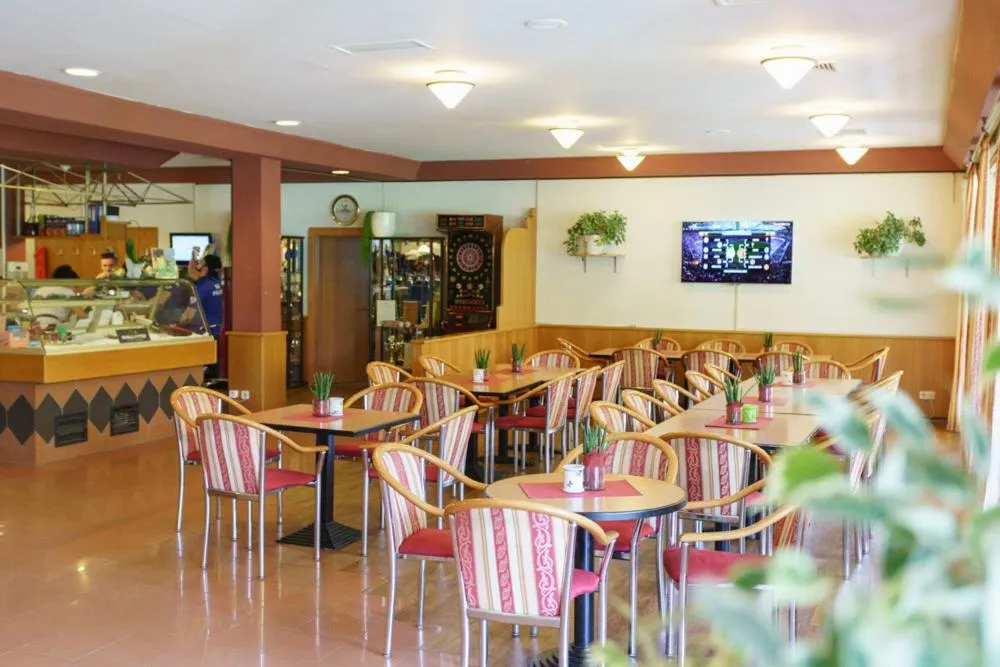 Restaurant/places to eat in Sportpark Warmbad-Villach