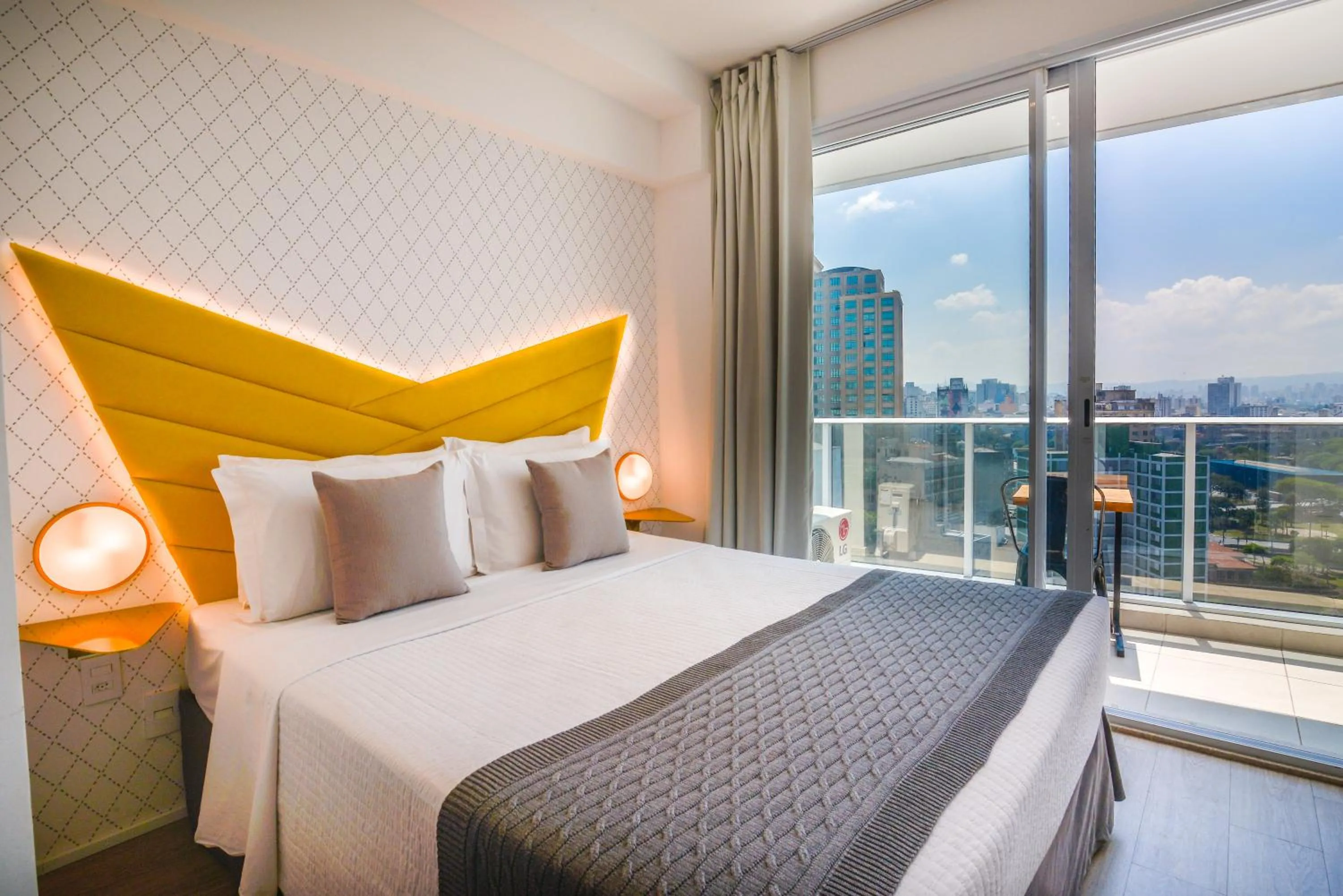 Photo of the whole room, Bed in 360 Suítes Sé