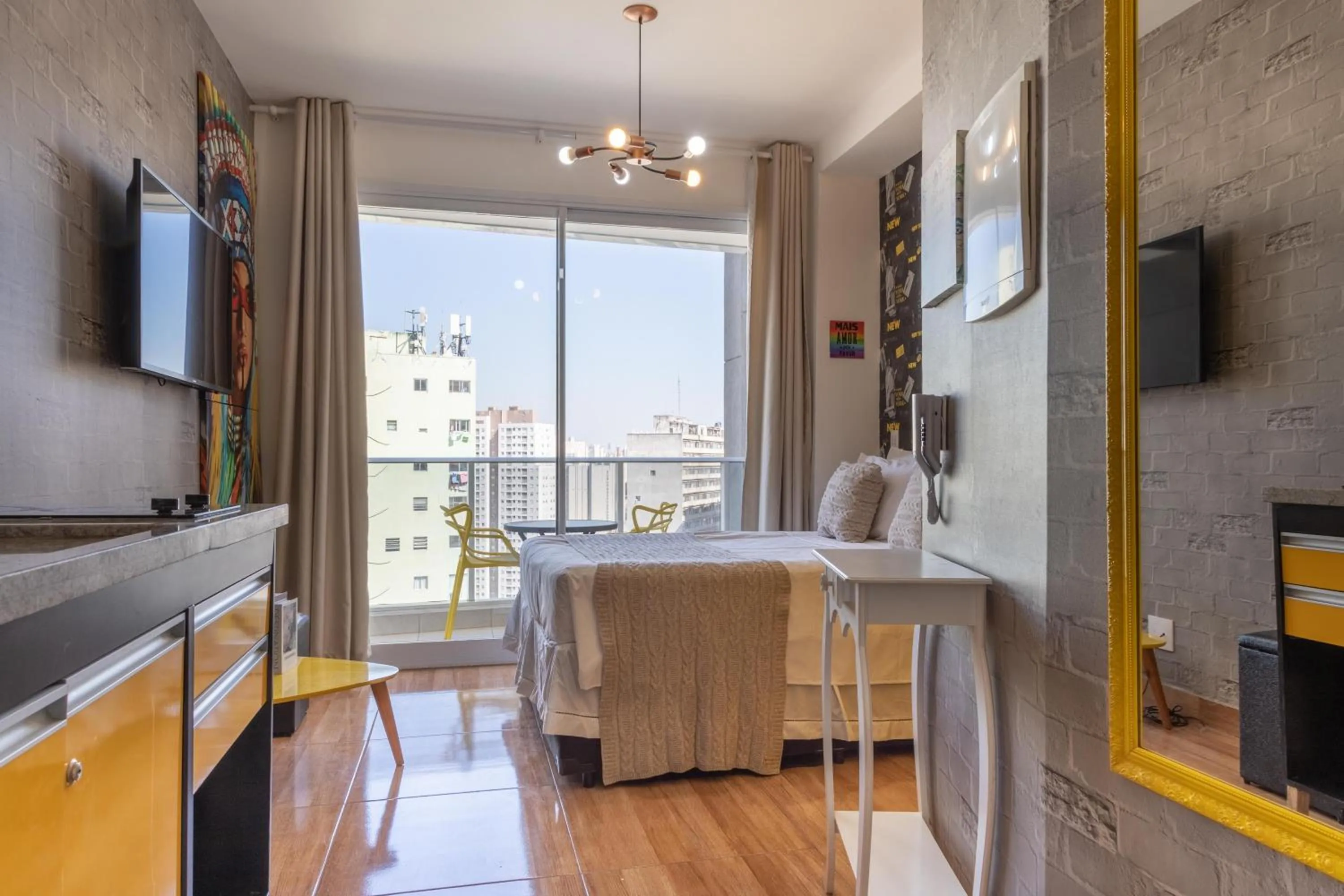 Photo of the whole room, Bed in 360 Suítes Sé