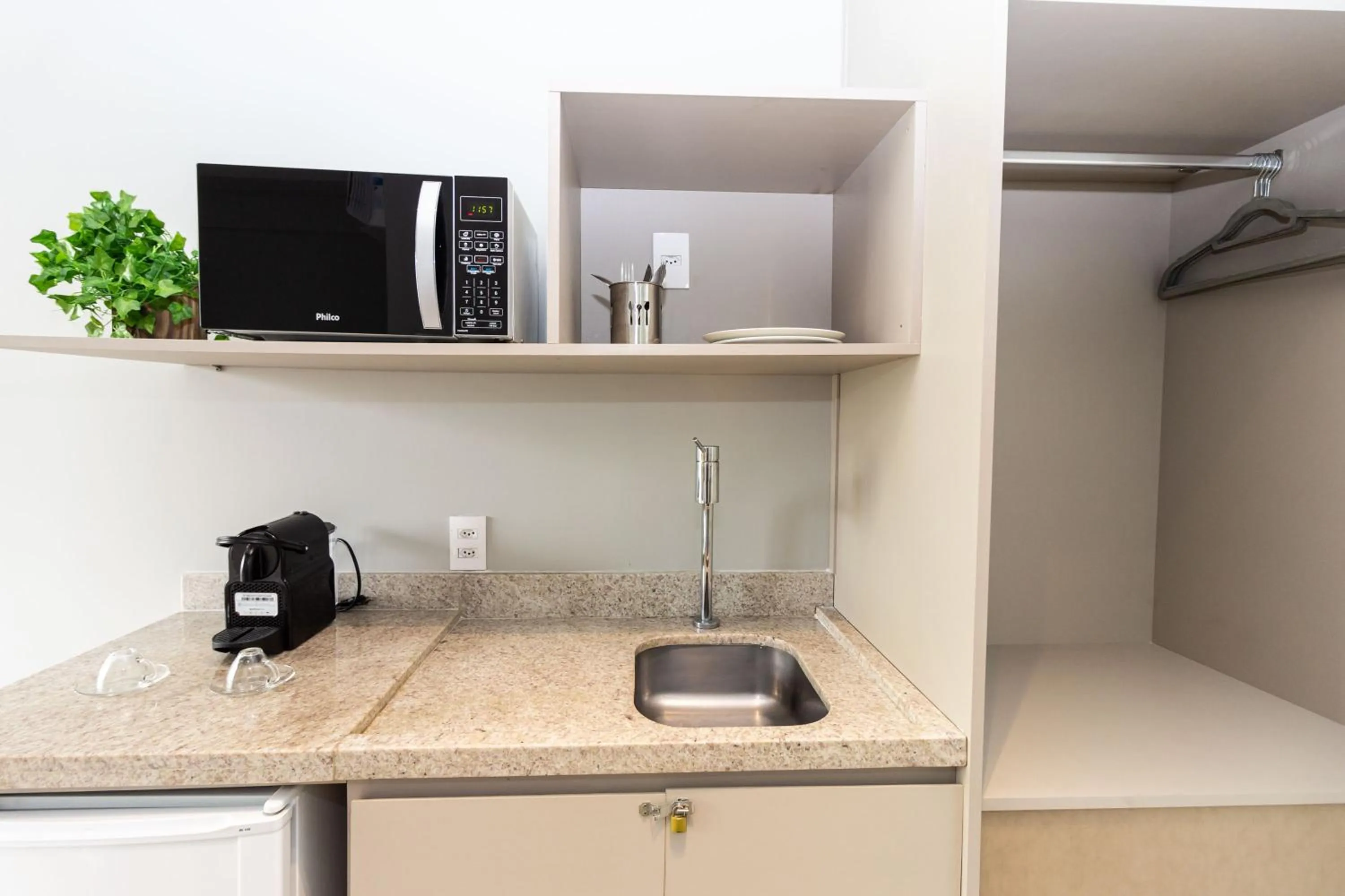 Kitchen or kitchenette in 360 Suítes Sé