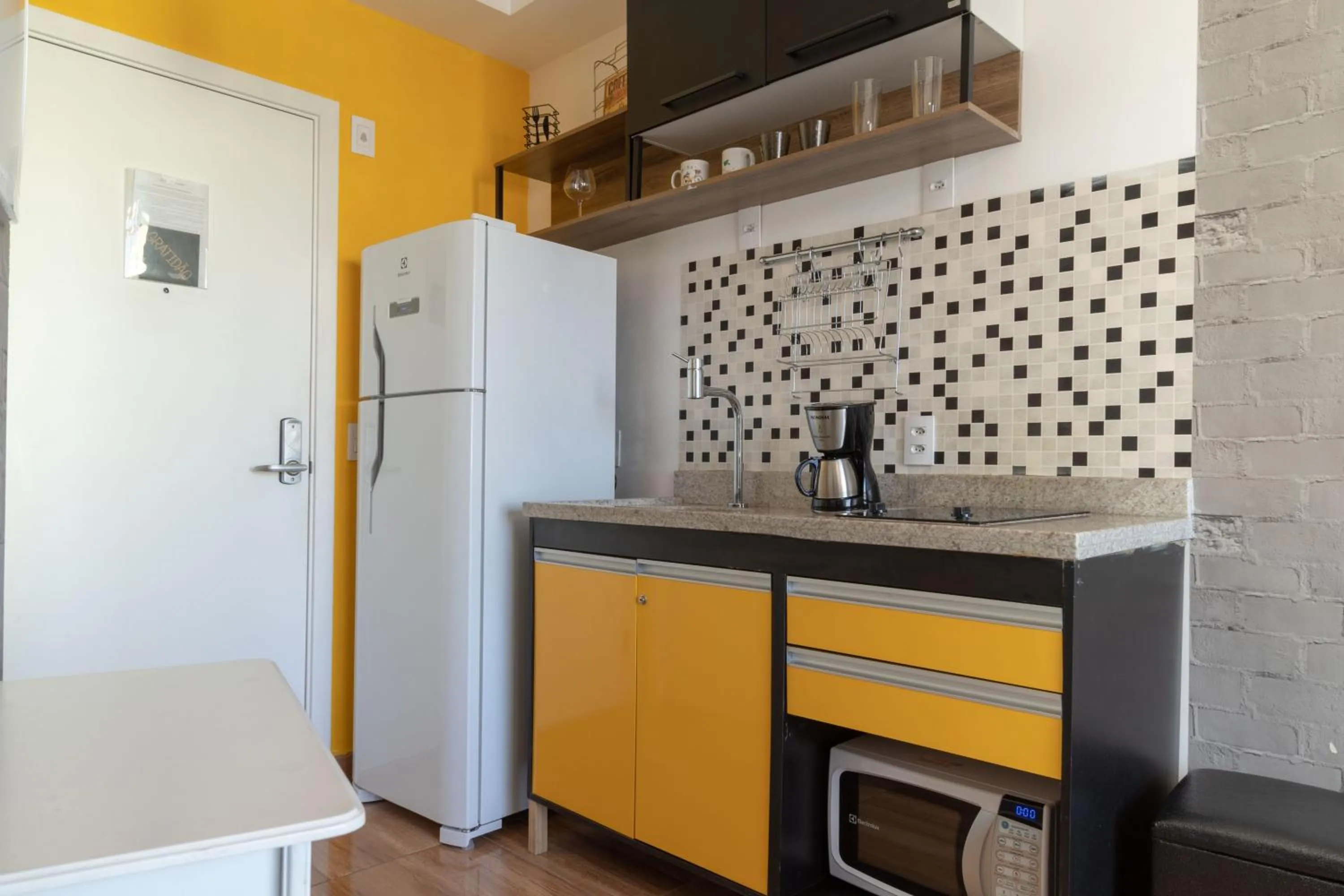Kitchen or kitchenette in 360 Suítes Sé