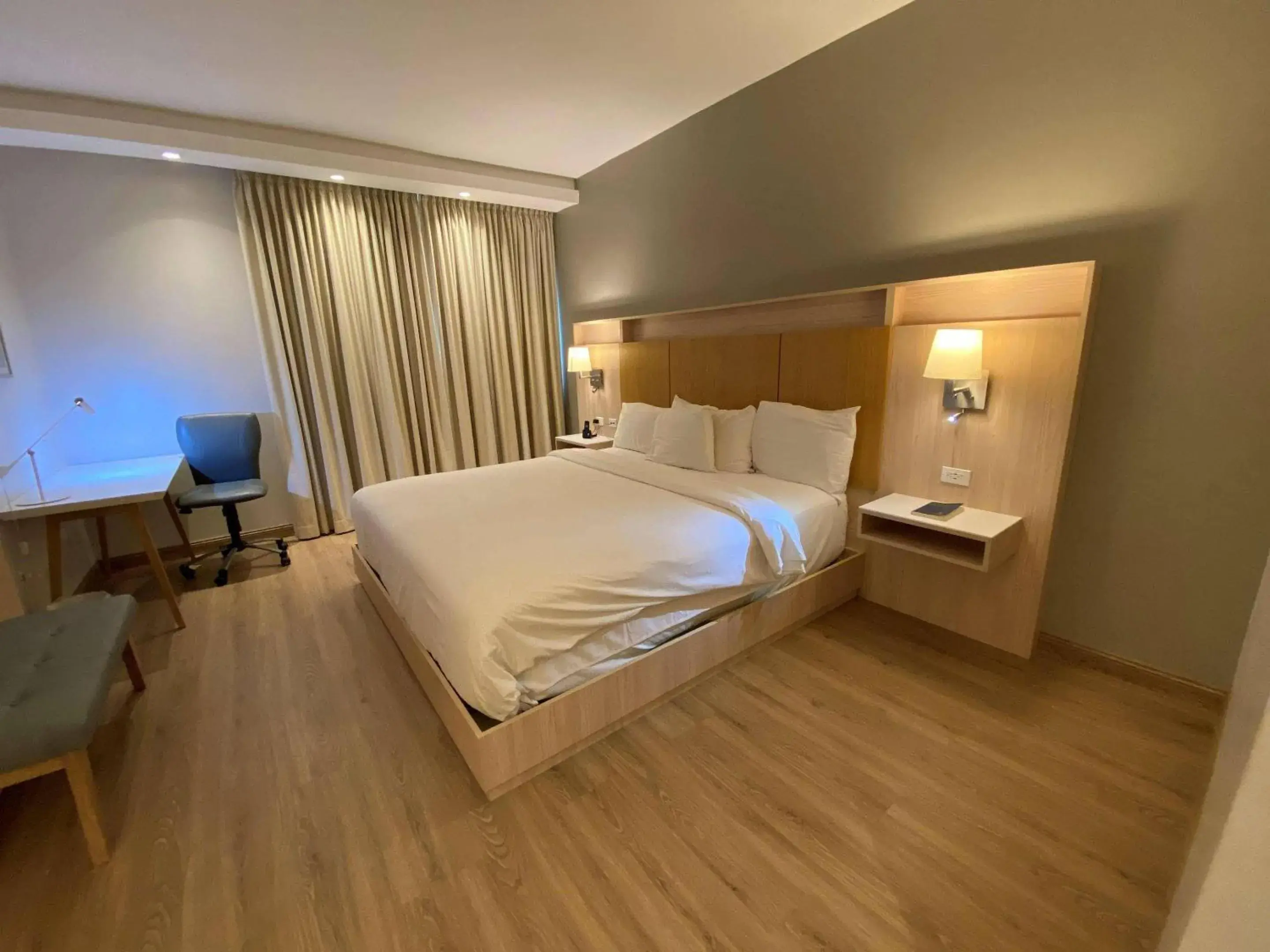 Bedroom, Bed in Radisson Colon 2,000 Hotel & Casino Bedroom, Bed in Radisson Colon 2,000 Hotel & Casino