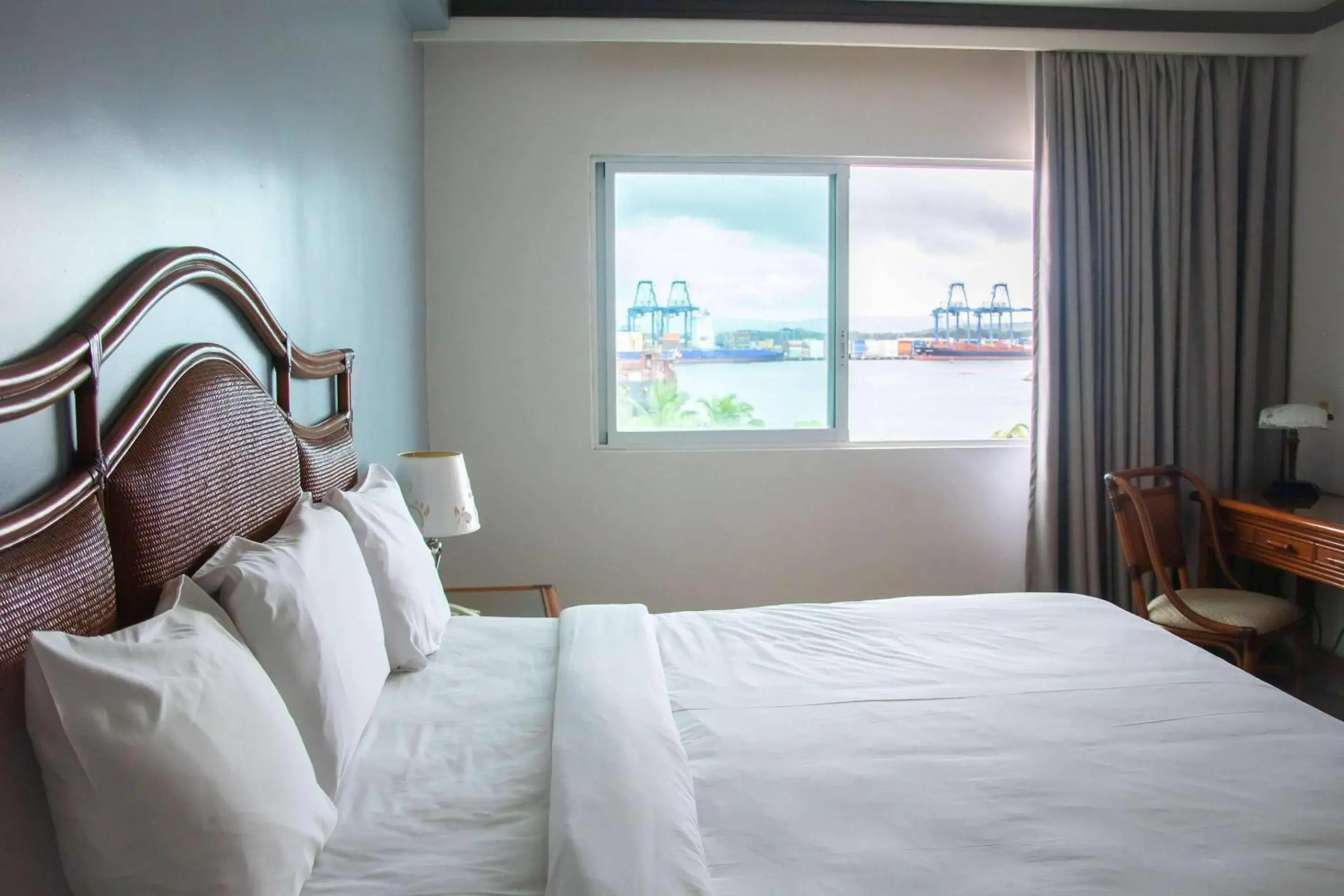 Bedroom, Bed in Radisson Colon 2,000 Hotel & Casino Bedroom, Bed in Radisson Colon 2,000 Hotel & Casino