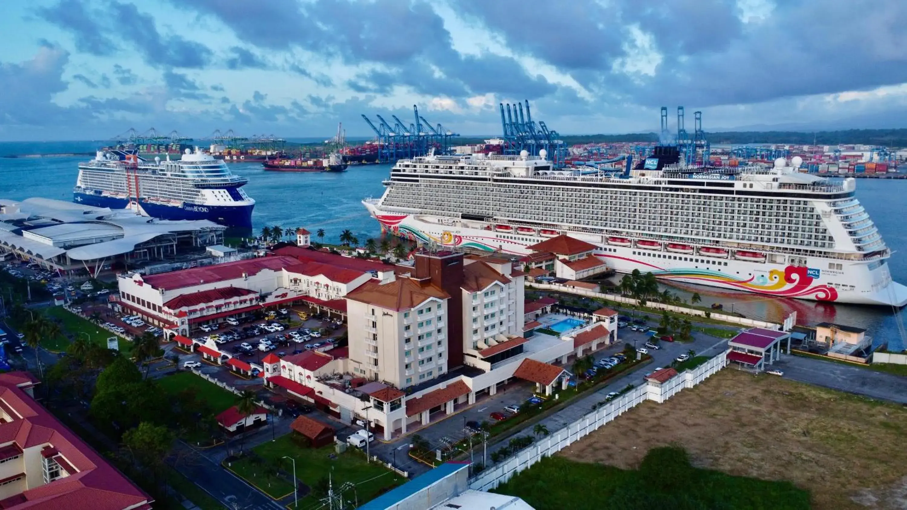 Property building in Radisson Colon 2,000 Hotel & Casino Property building in Radisson Colon 2,000 Hotel & Casino