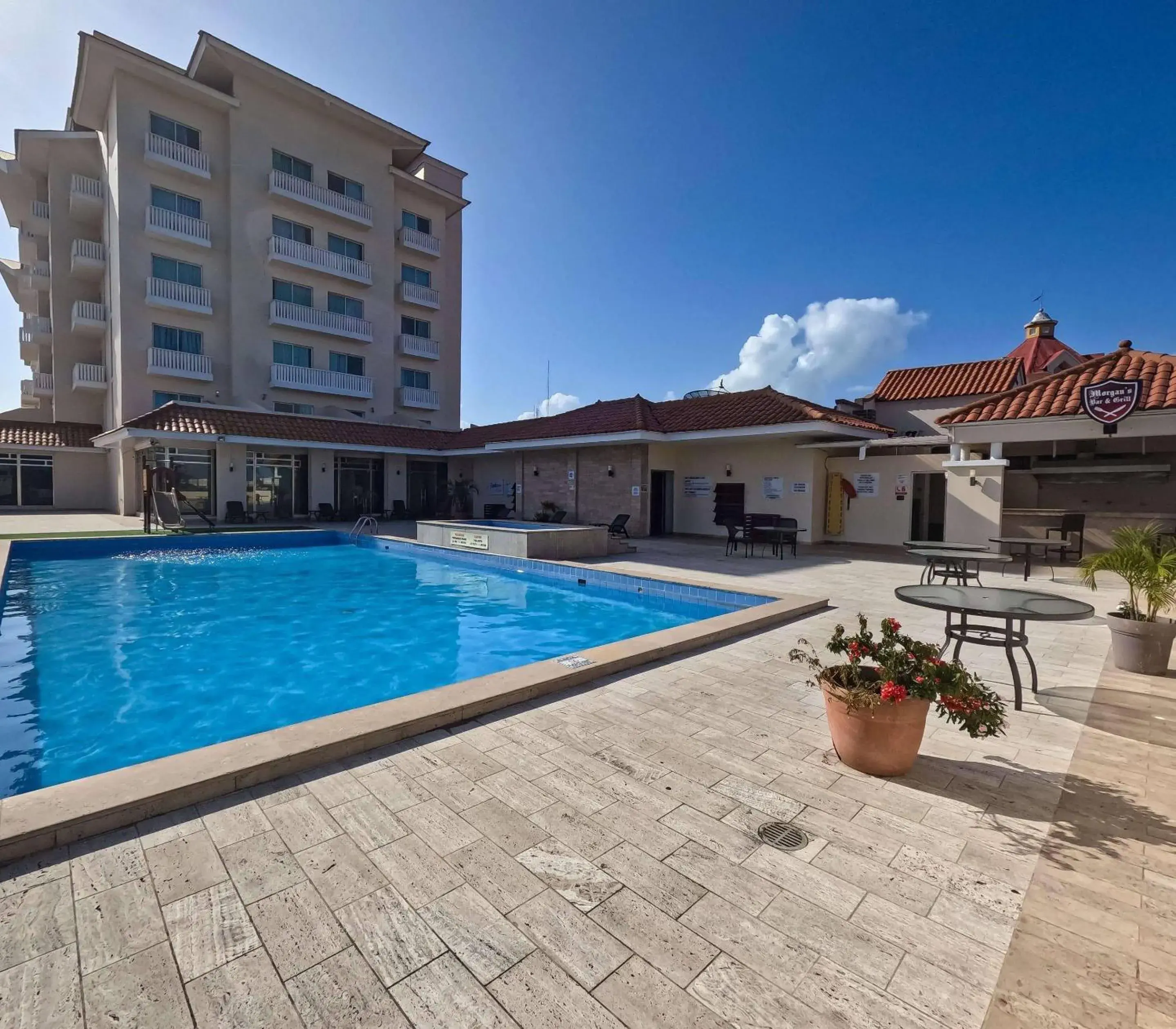 Swimming pool in Radisson Colon 2,000 Hotel & Casino Swimming pool in Radisson Colon 2,000 Hotel & Casino