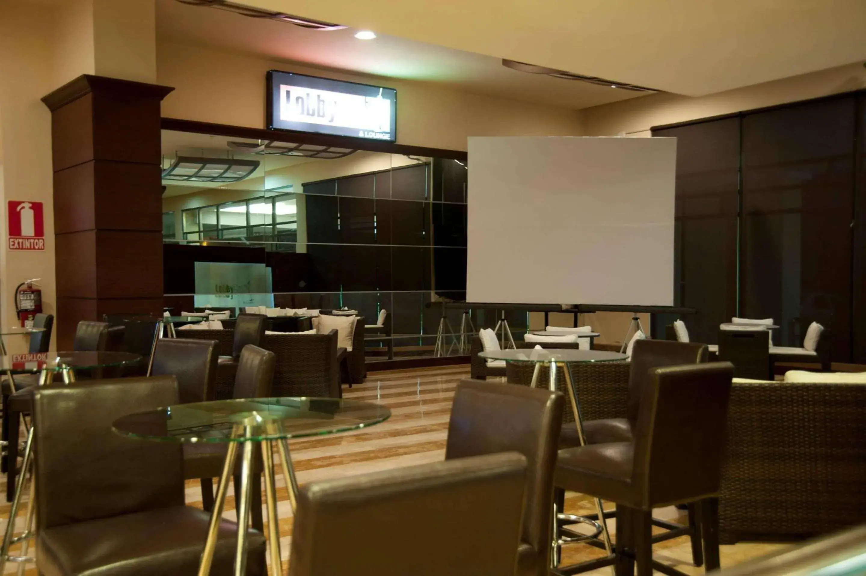 Lounge or bar in Radisson Colon 2,000 Hotel & Casino Lounge or bar in Radisson Colon 2,000 Hotel & Casino
