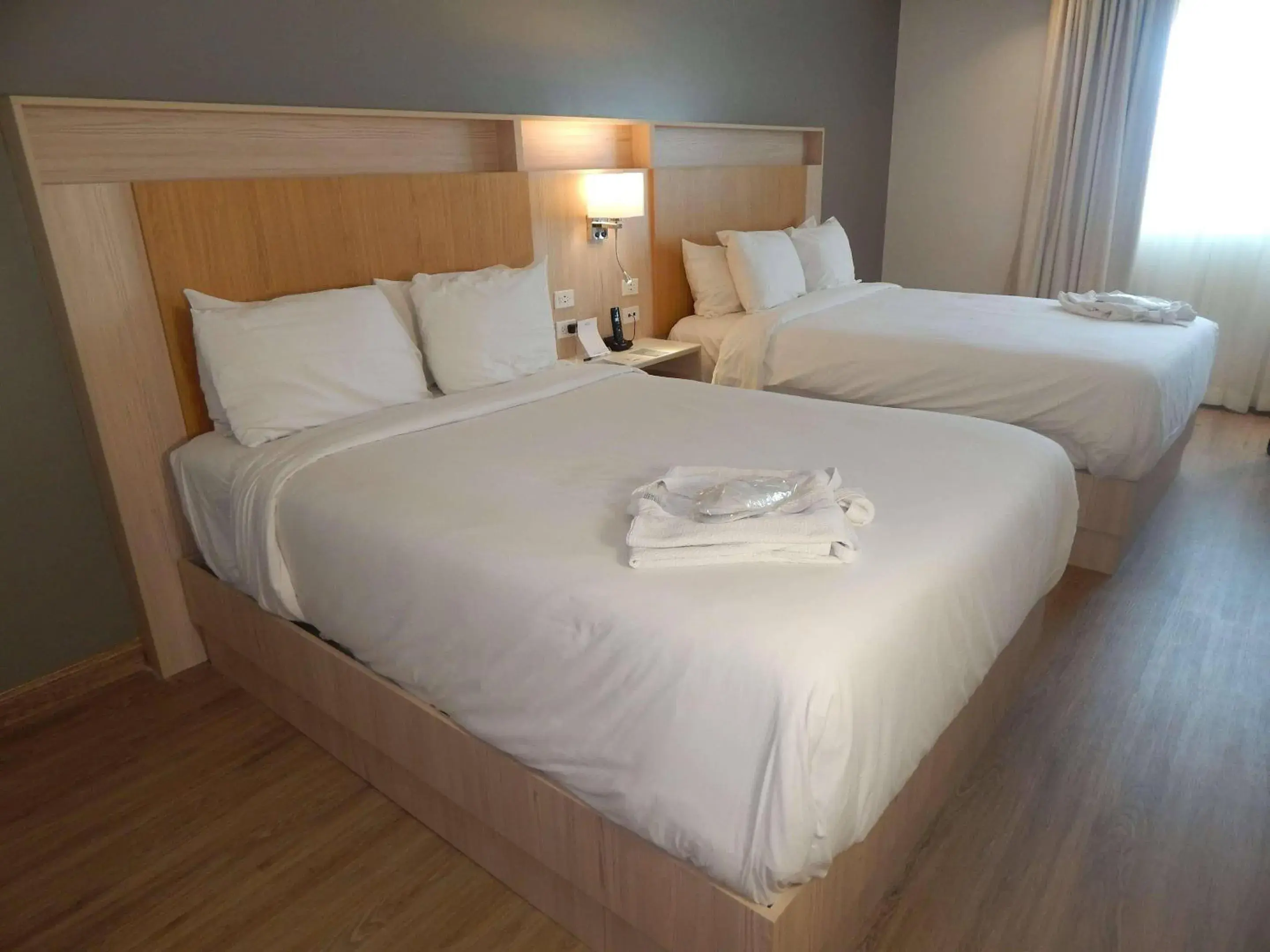 Bedroom, Bed in Radisson Colon 2,000 Hotel & Casino Bedroom, Bed in Radisson Colon 2,000 Hotel & Casino