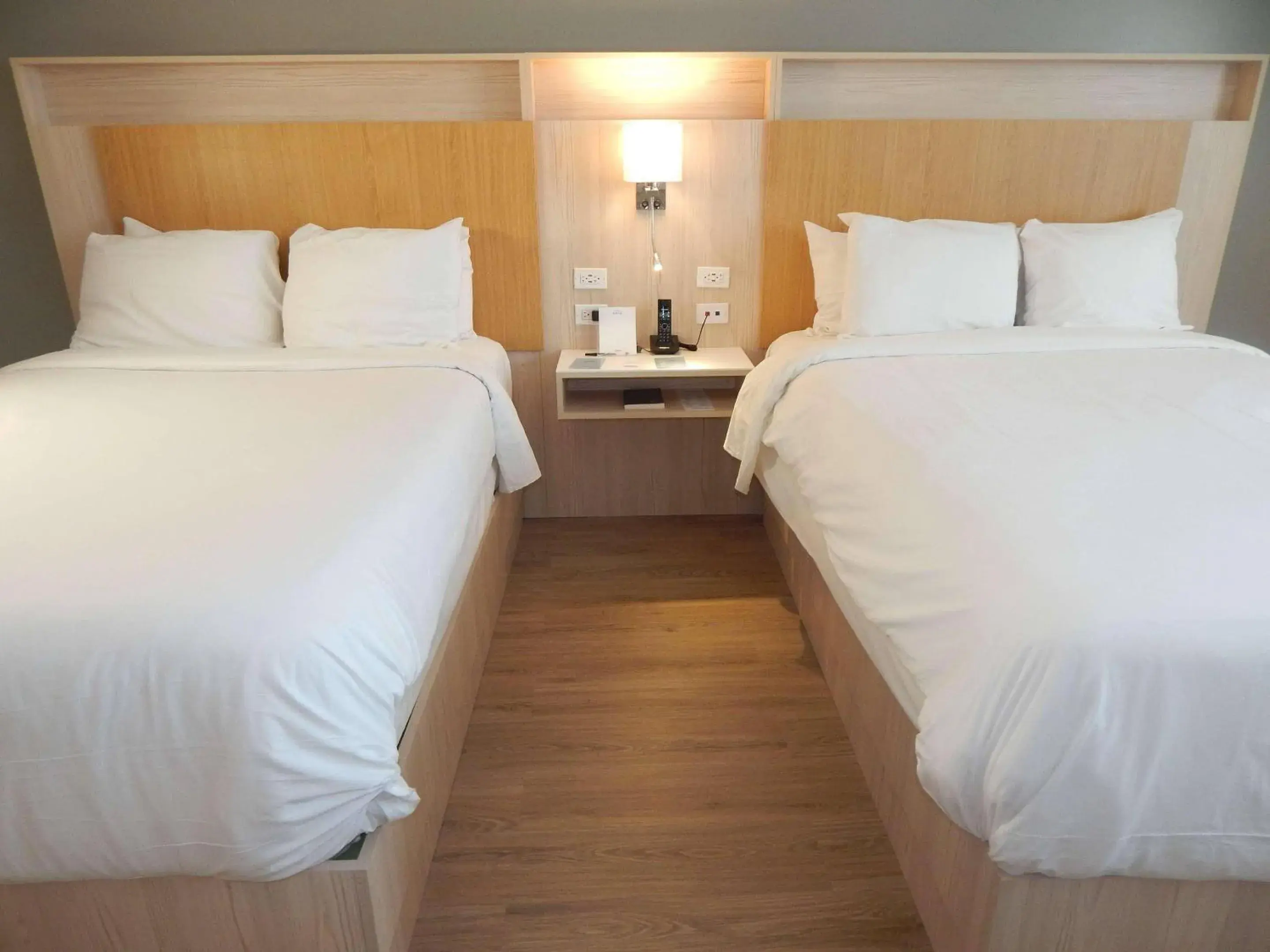 Bedroom, Bed in Radisson Colon 2,000 Hotel & Casino Bedroom, Bed in Radisson Colon 2,000 Hotel & Casino