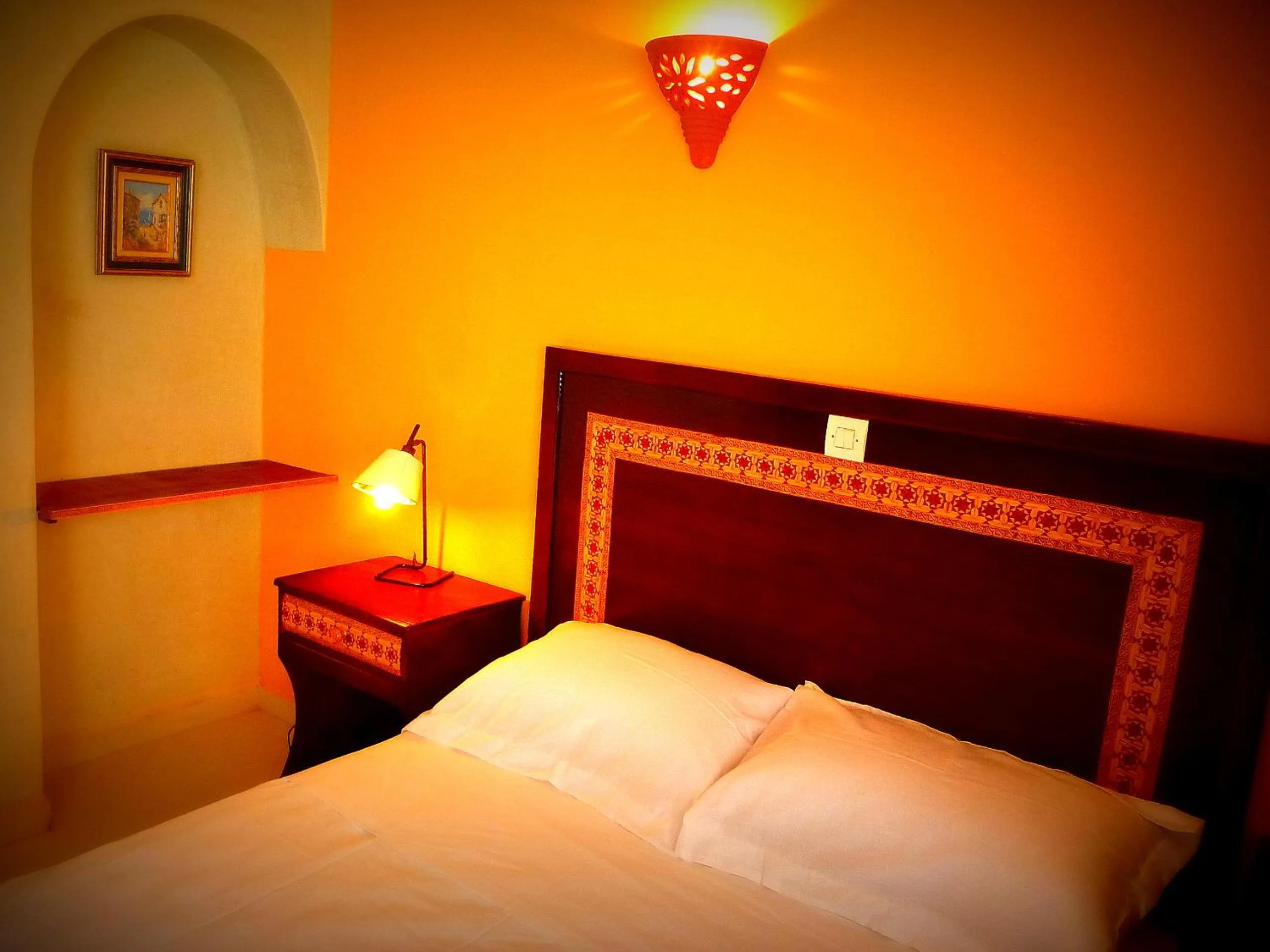 Photo of the whole room, Bed in Dar Omar Khayam