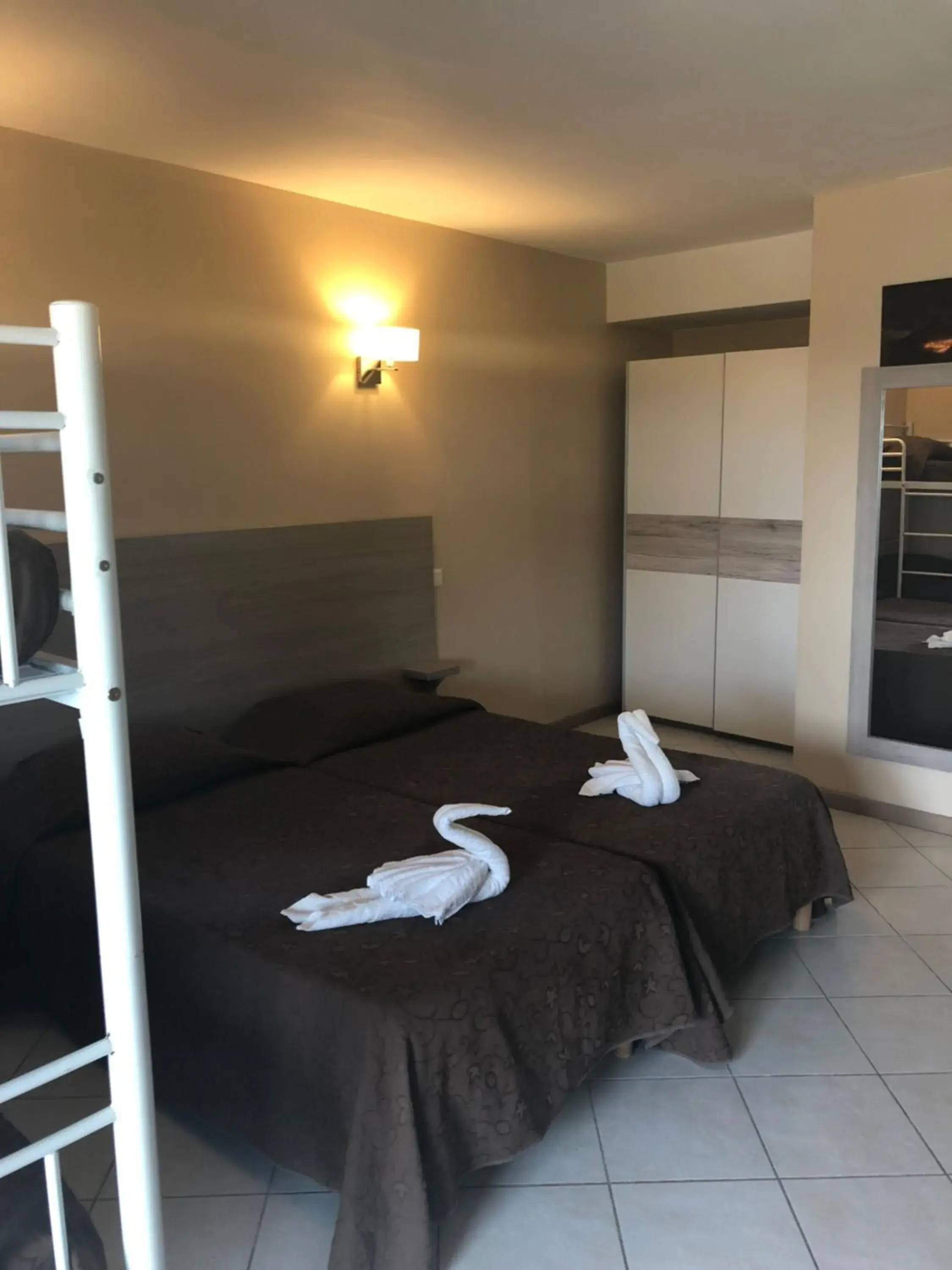 Twin Room in Hotel Clair de Lune Twin Room in Hotel Clair de Lune