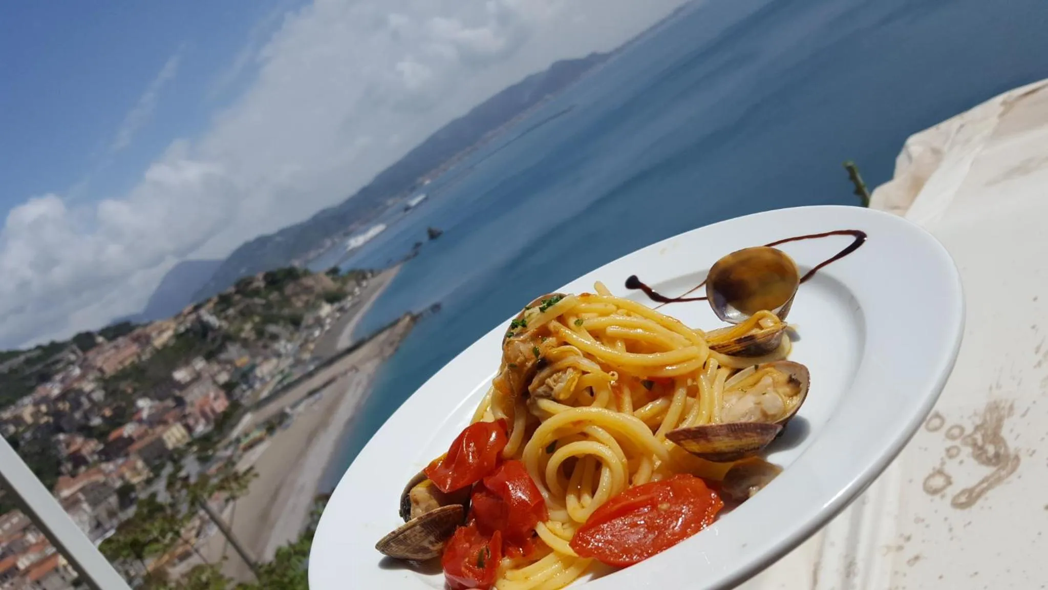 Restaurant/places to eat in B&B FISH