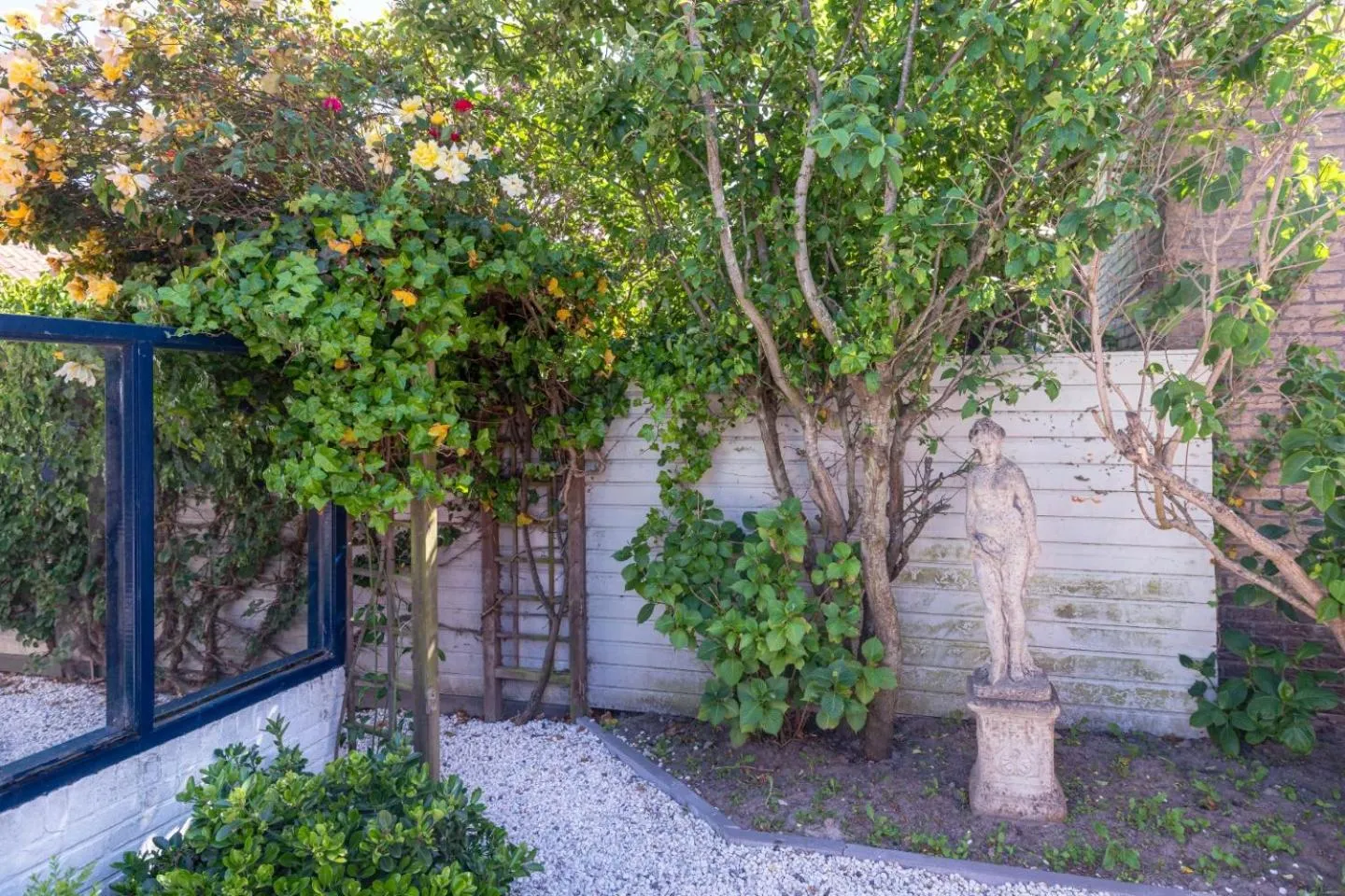 Facade/entrance in B&B Duinblick