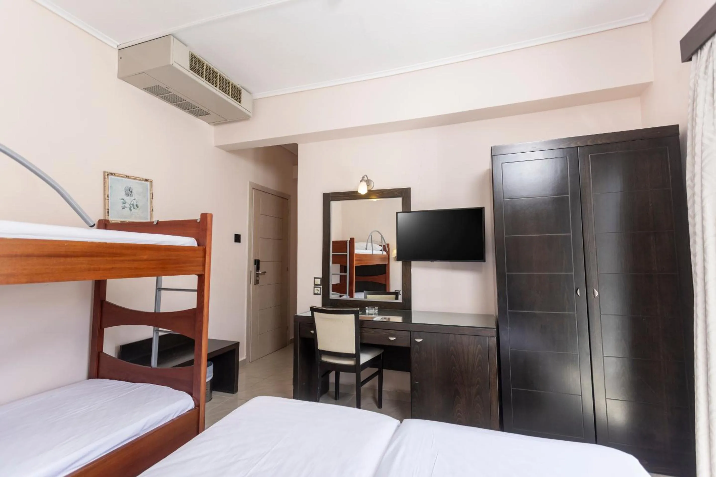 Photo of the whole room, Bed in Hanioti GrandOtel