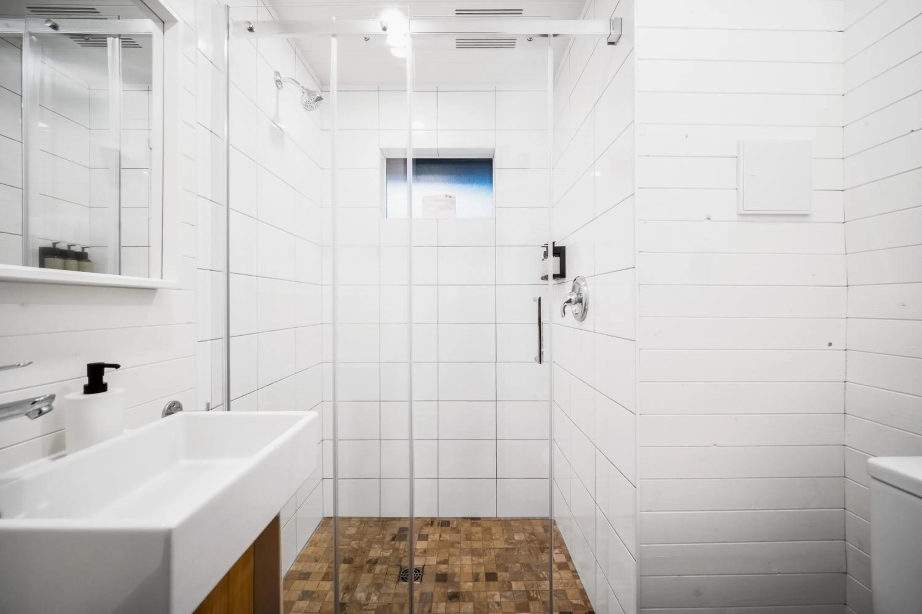 Shower in Sunwolf Riverside Cabins