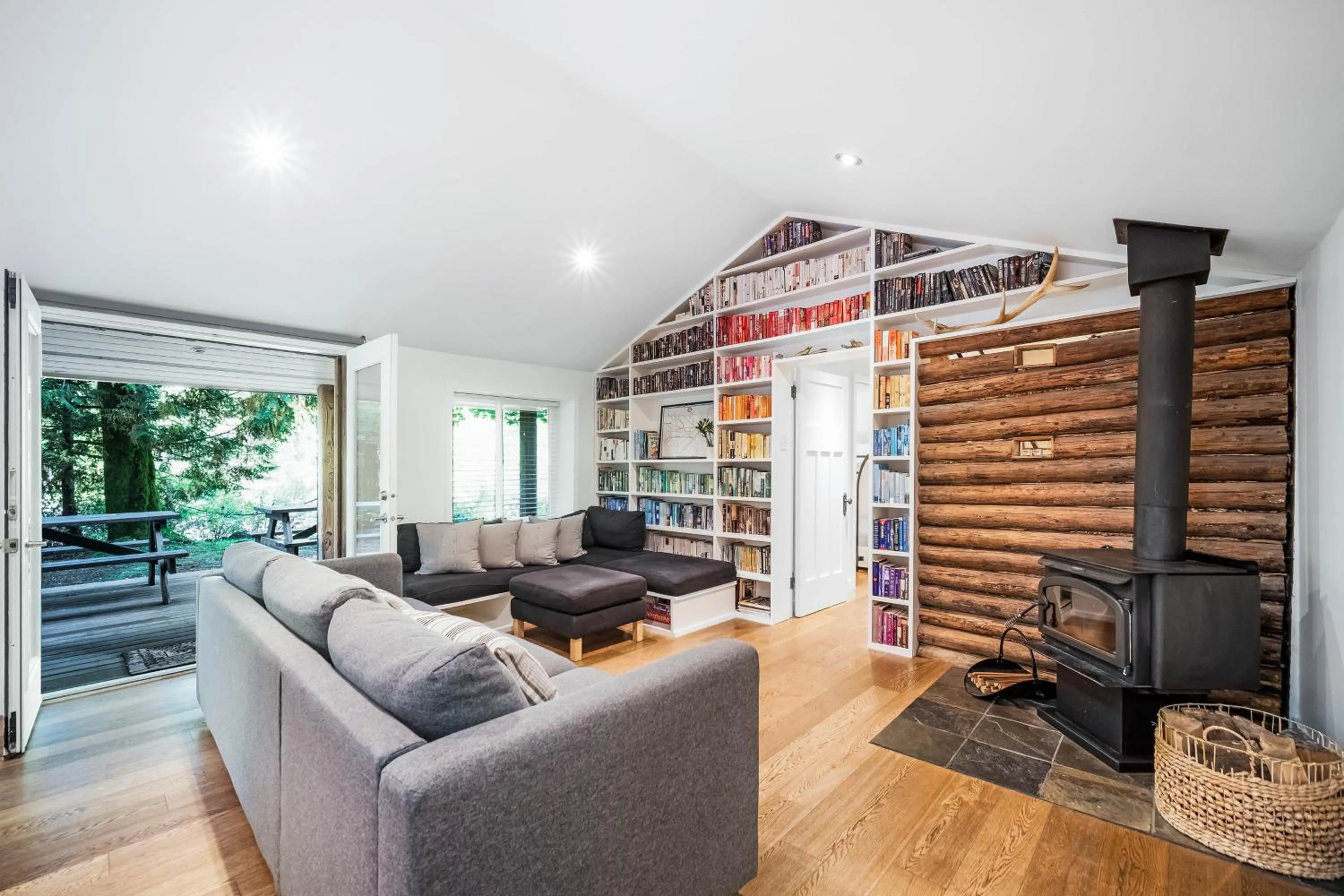 Library in Sunwolf Riverside Cabins