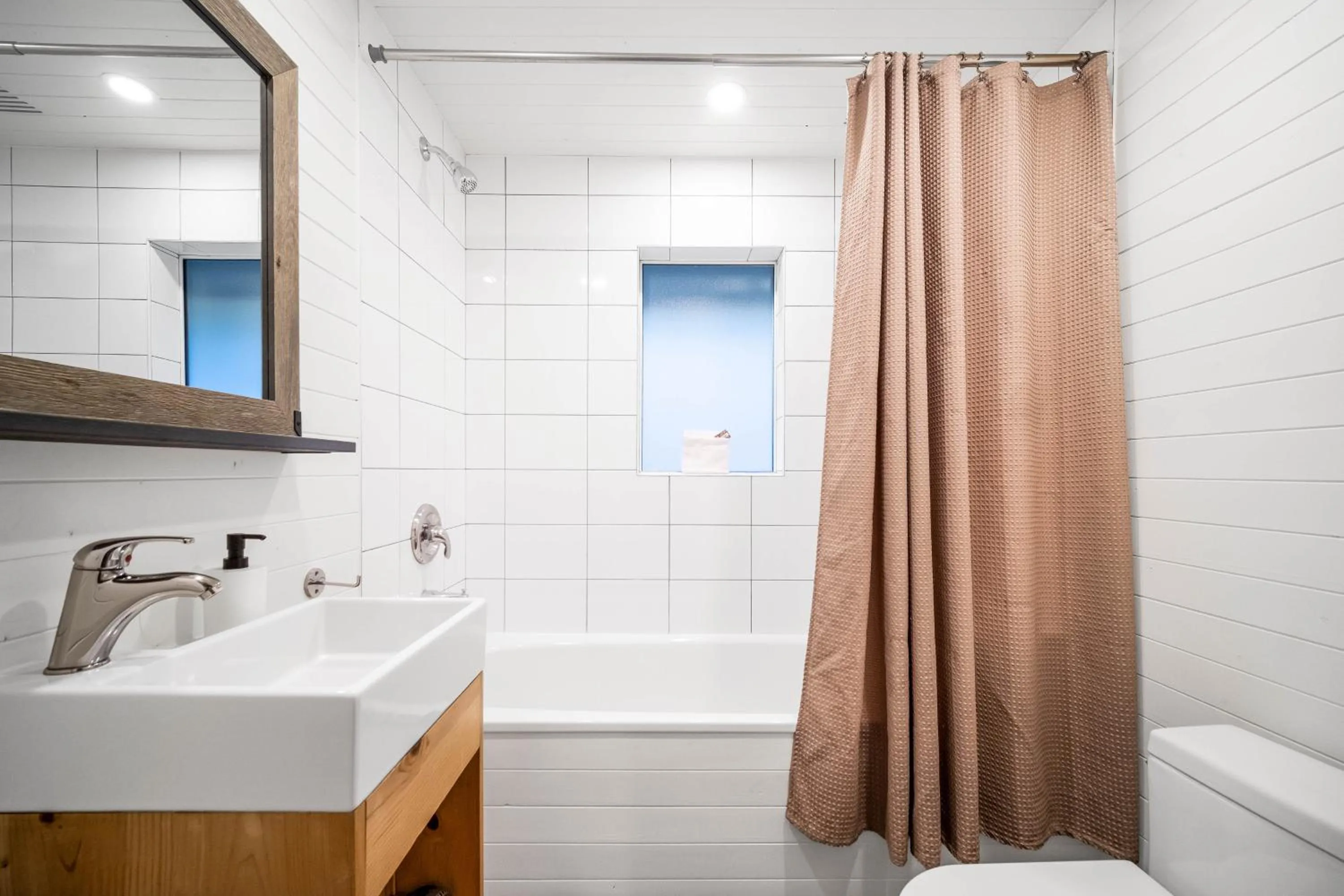 Bathroom in Sunwolf Riverside Cabins