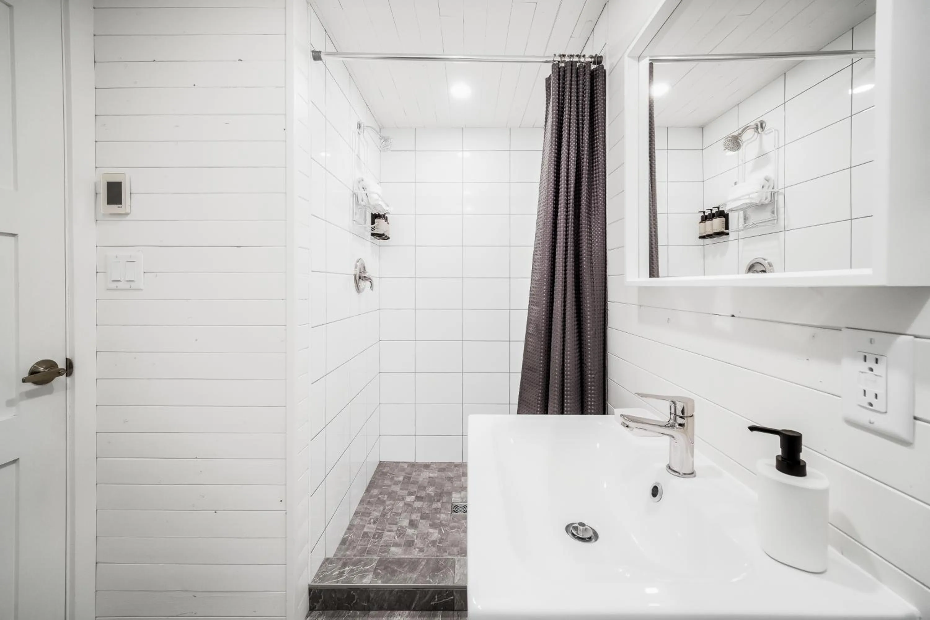 Bathroom in Sunwolf Riverside Cabins