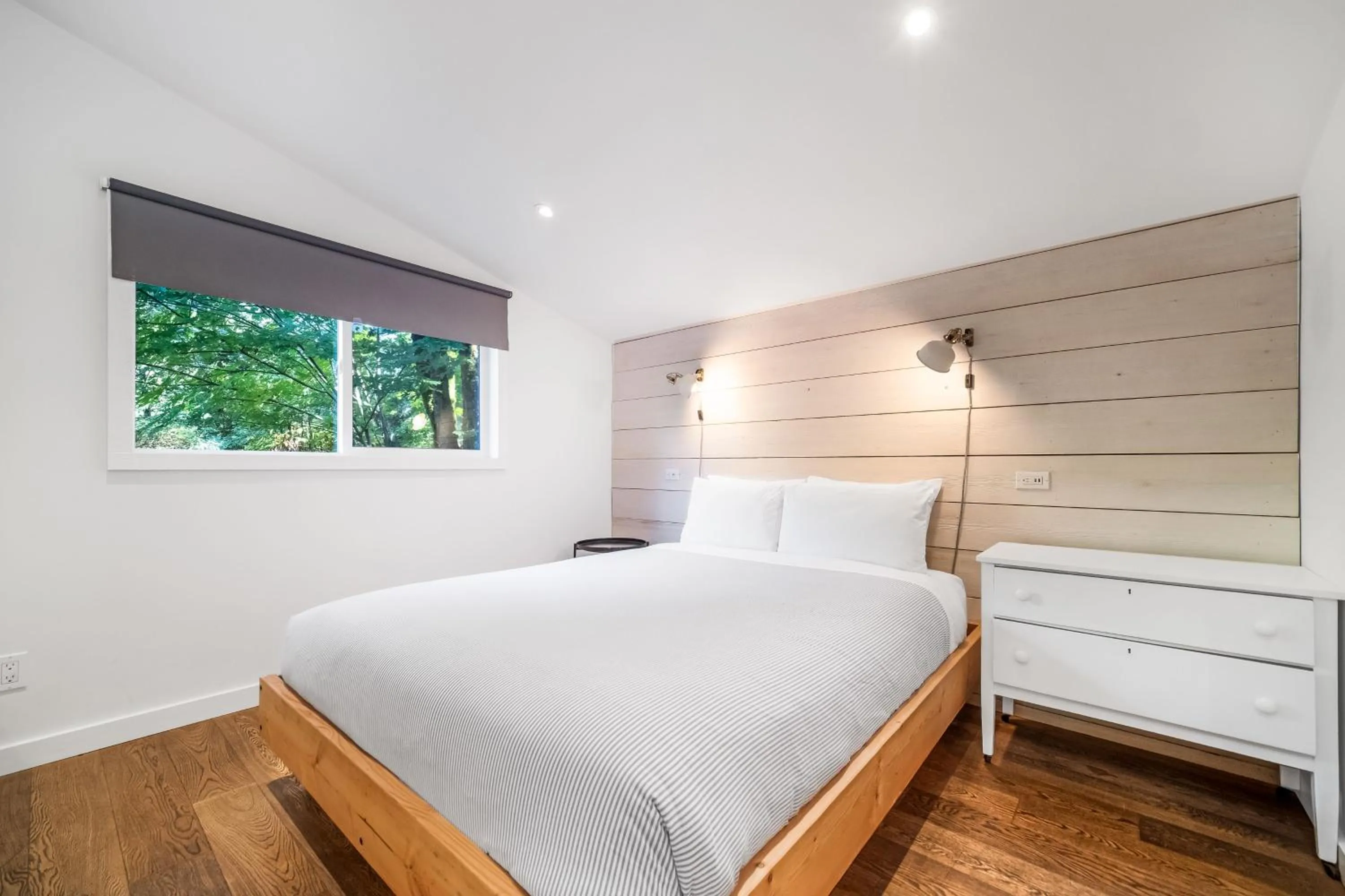 Bedroom, Bed in Sunwolf Riverside Cabins