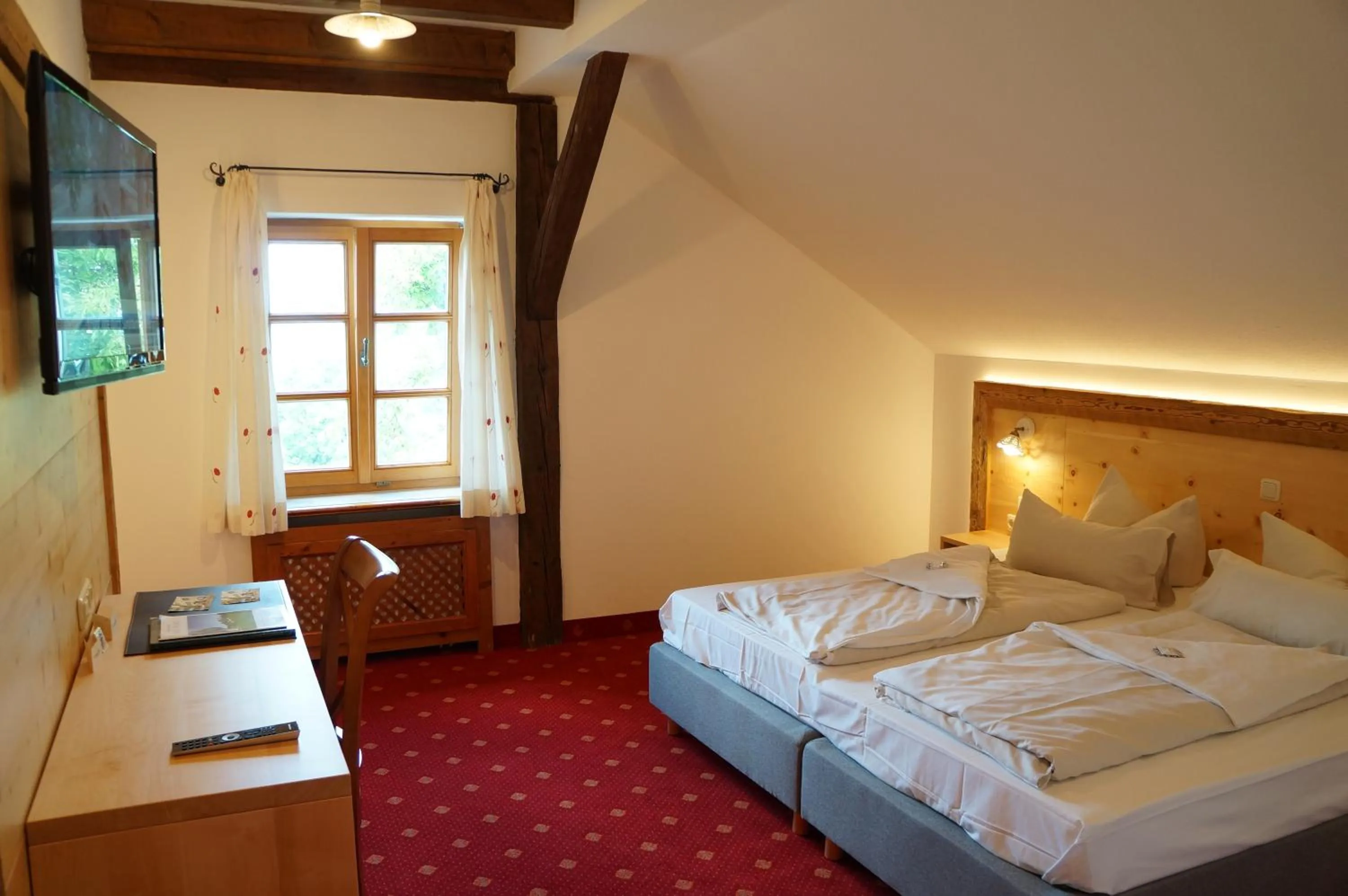 Photo of the whole room, Bed in Der Obere Wirt zum Queri
