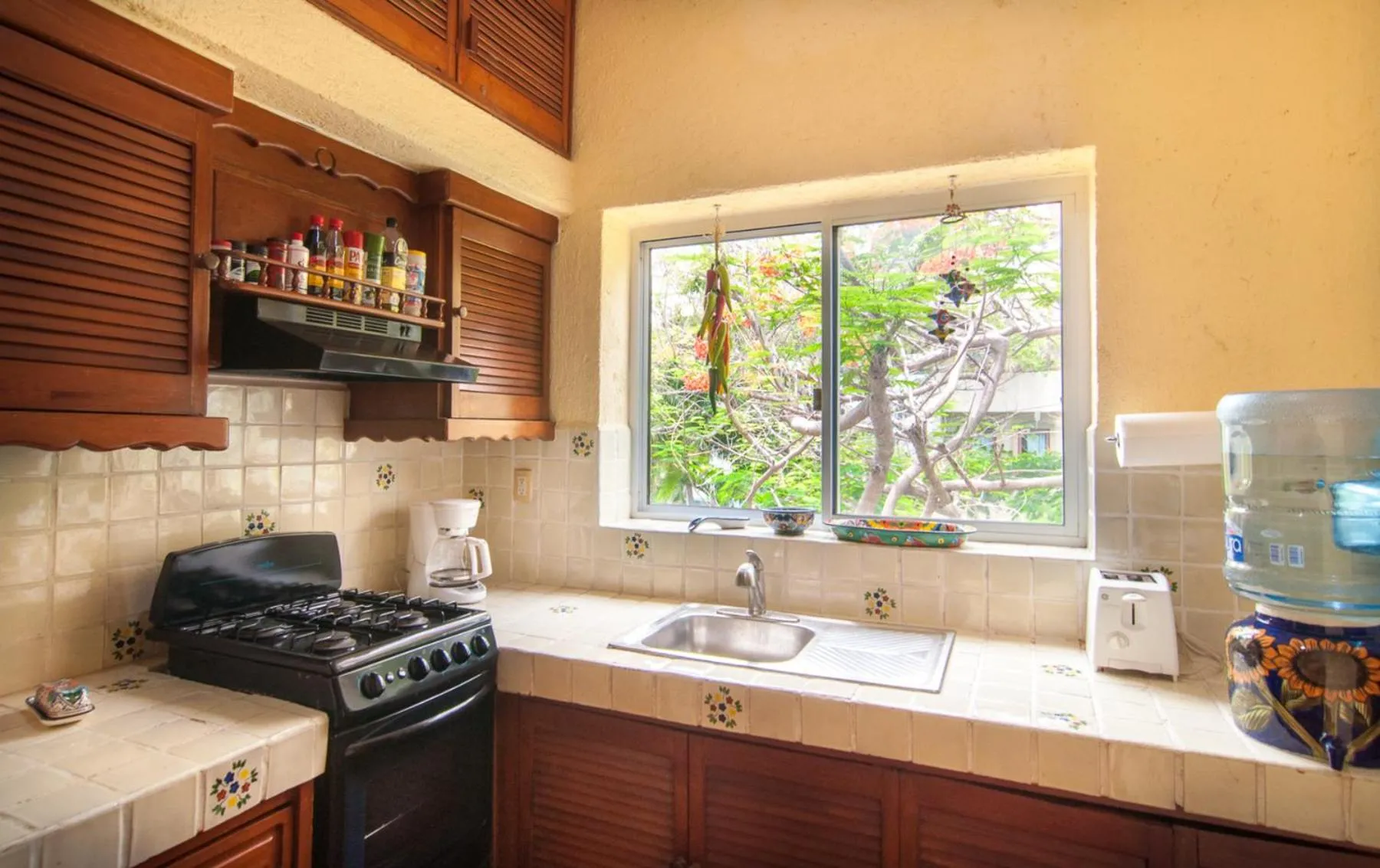 Charming authentic Mexico-Walk to beach & 5th Ave!