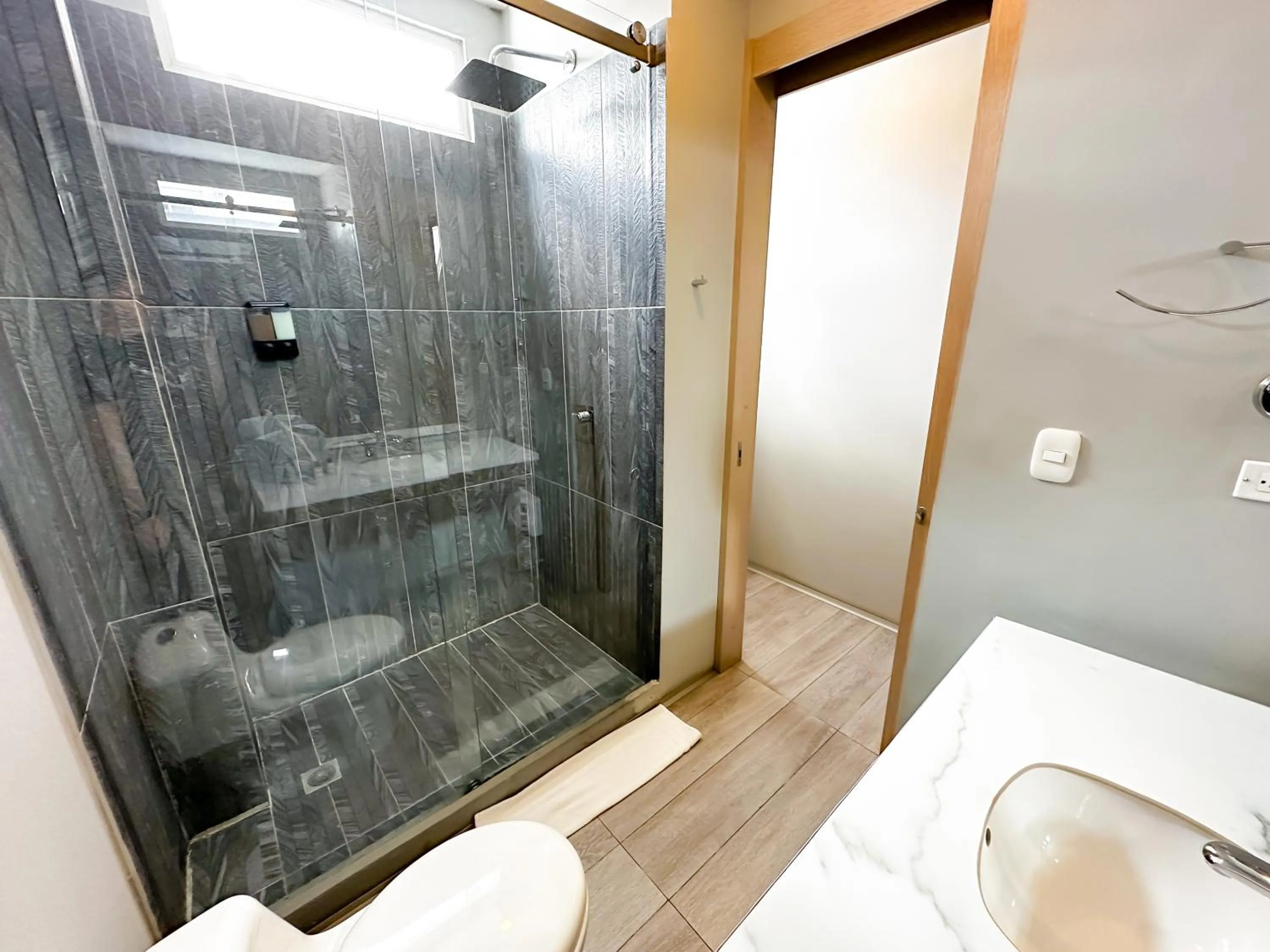 Shower in Hotel Arena Suites Movistar Arena